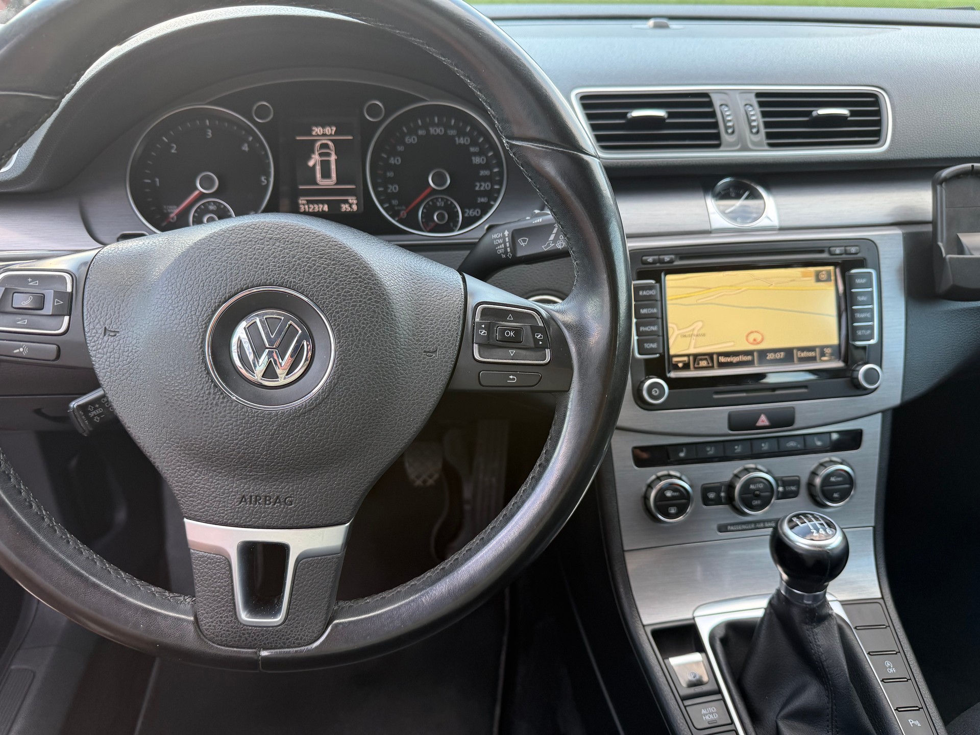 VW Passat Variant 2.0 TDI BMT Comfortline-image-5