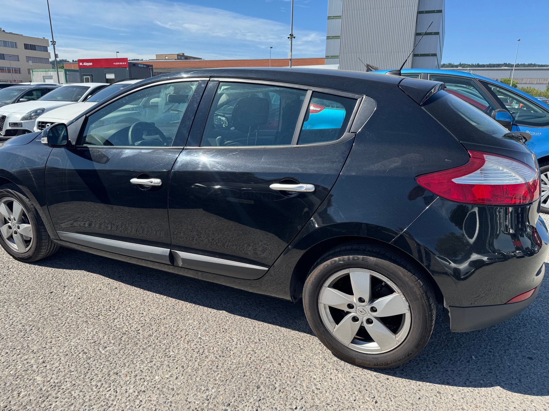 RENAULT Mégane 1.5 dCi Dynamique EDC-image-4