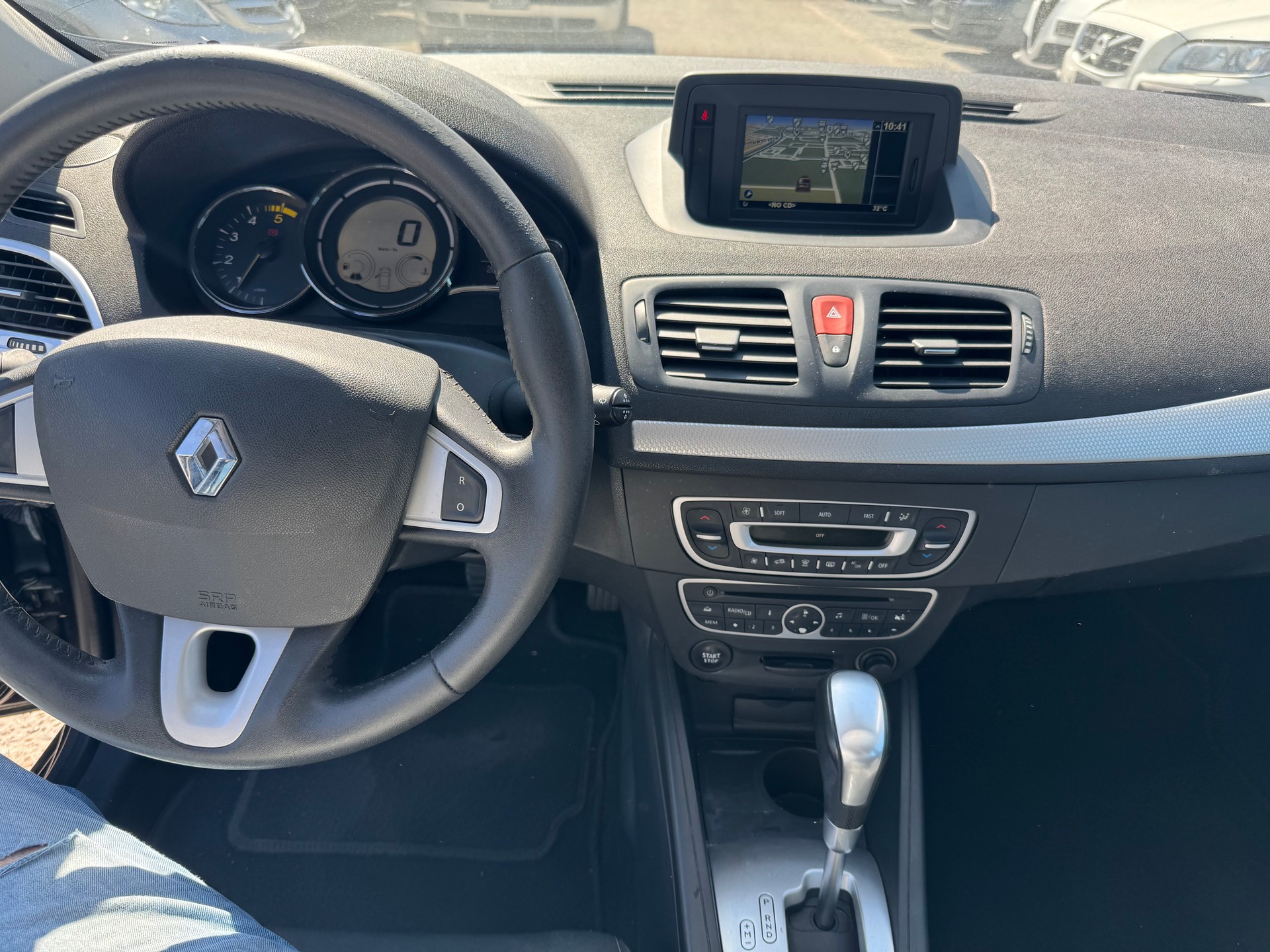 RENAULT Mégane 1.5 dCi Dynamique EDC-image-6