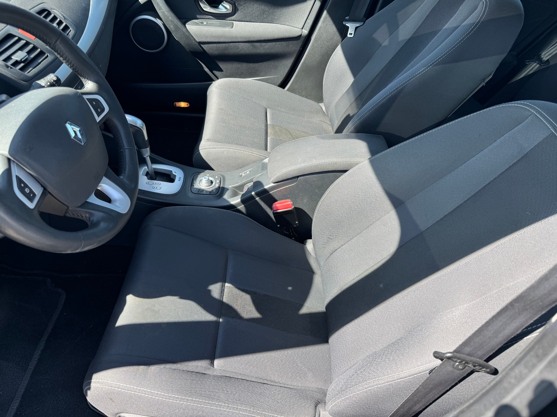 RENAULT Mégane 1.5 dCi Dynamique EDC-image-7