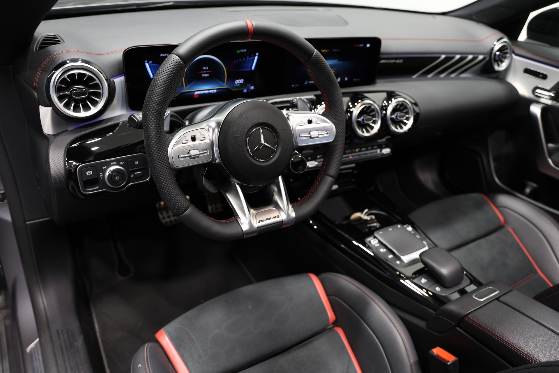 MERCEDES-BENZ CLA 35 AMG 4Matic 7G-DCT *CH-Fahrzeug*Grau Mattlackierung*Performance Sitze*-image-14
