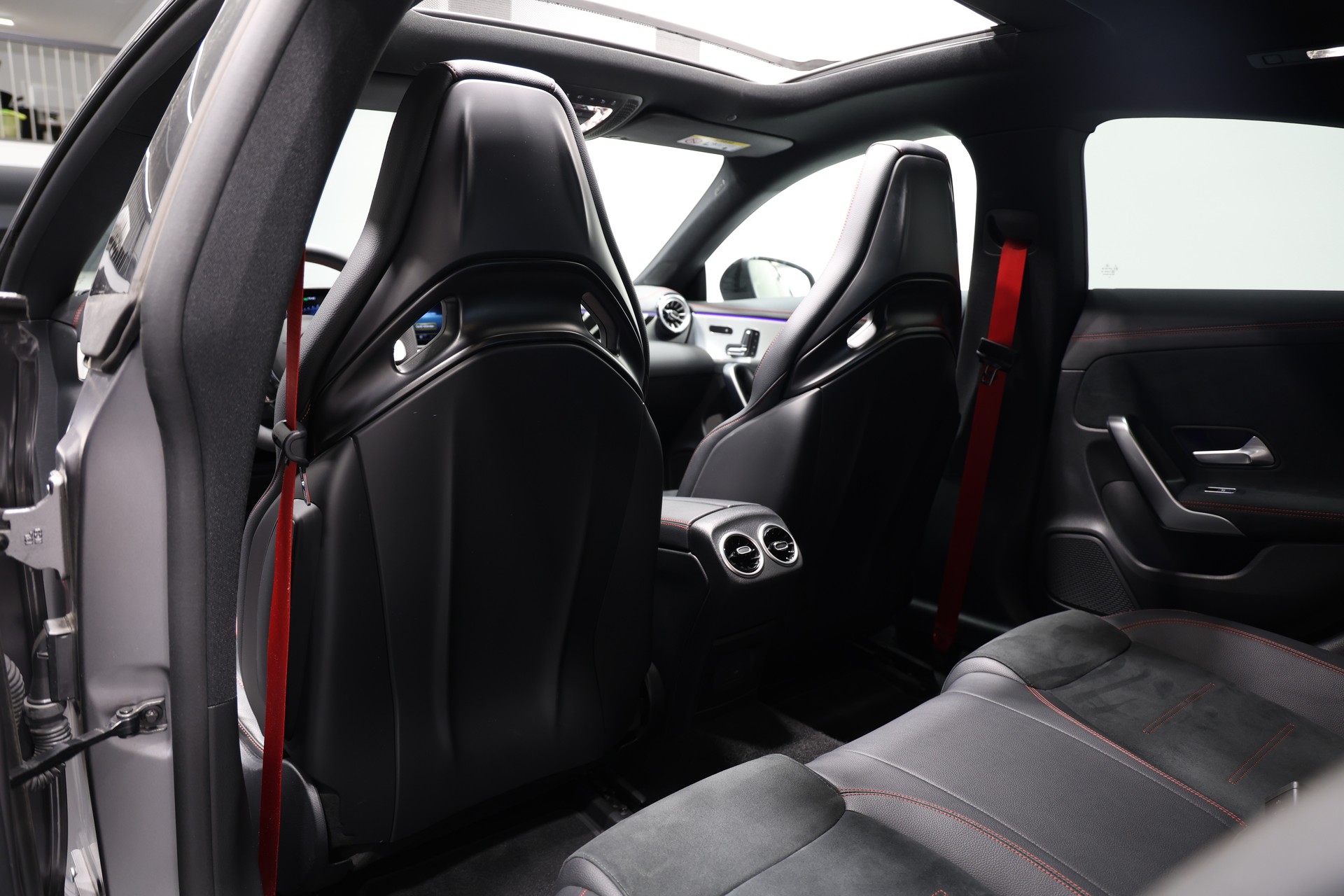 MERCEDES-BENZ CLA 35 AMG 4Matic 7G-DCT *CH-Fahrzeug*Grau Mattlackierung*Performance Sitze*-image-17
