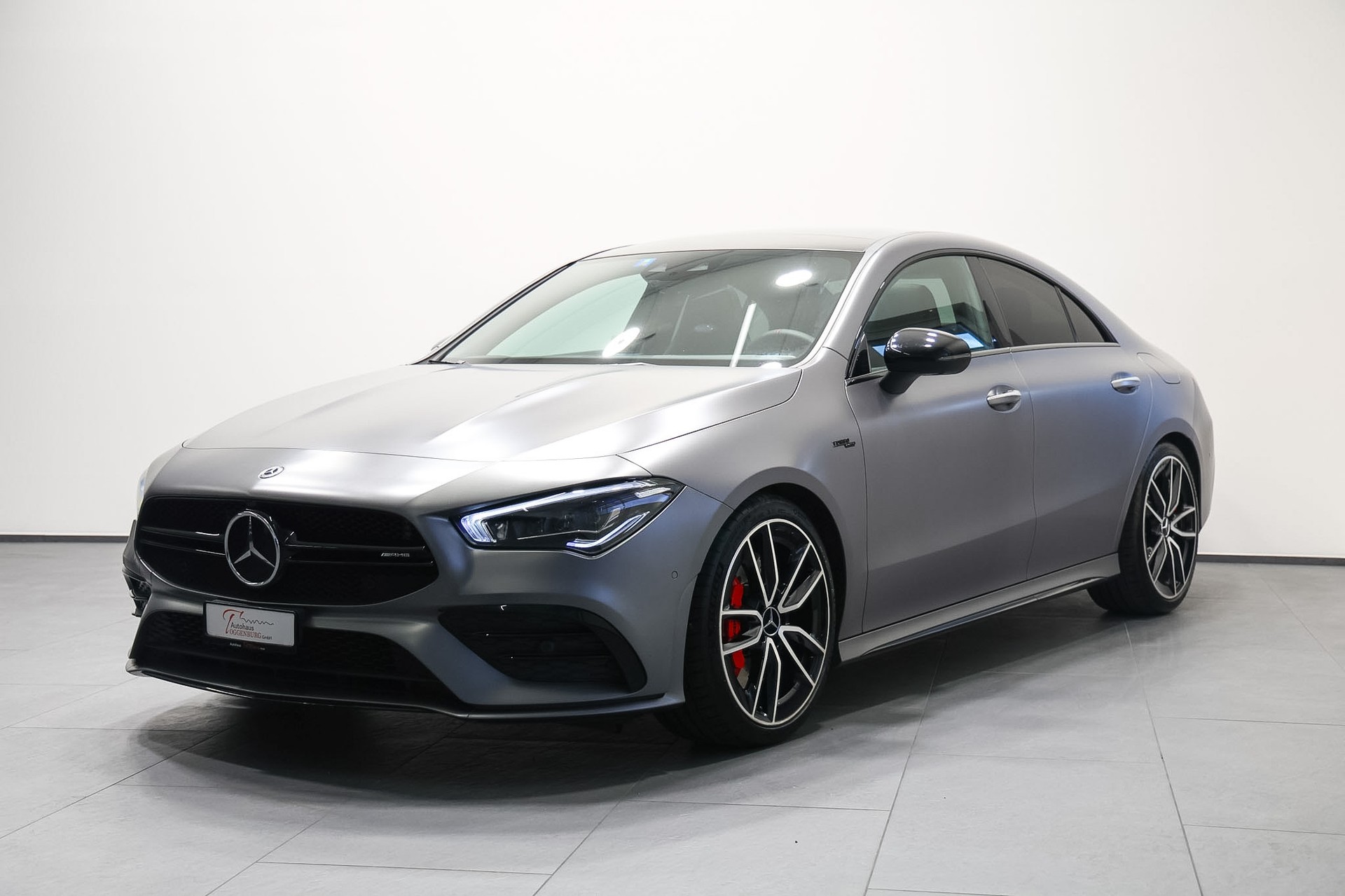 MERCEDES-BENZ CLA 35 AMG 4Matic 7G-DCT *CH-Fahrzeug*Grau Mattlackierung*Performance Sitze*-image-2