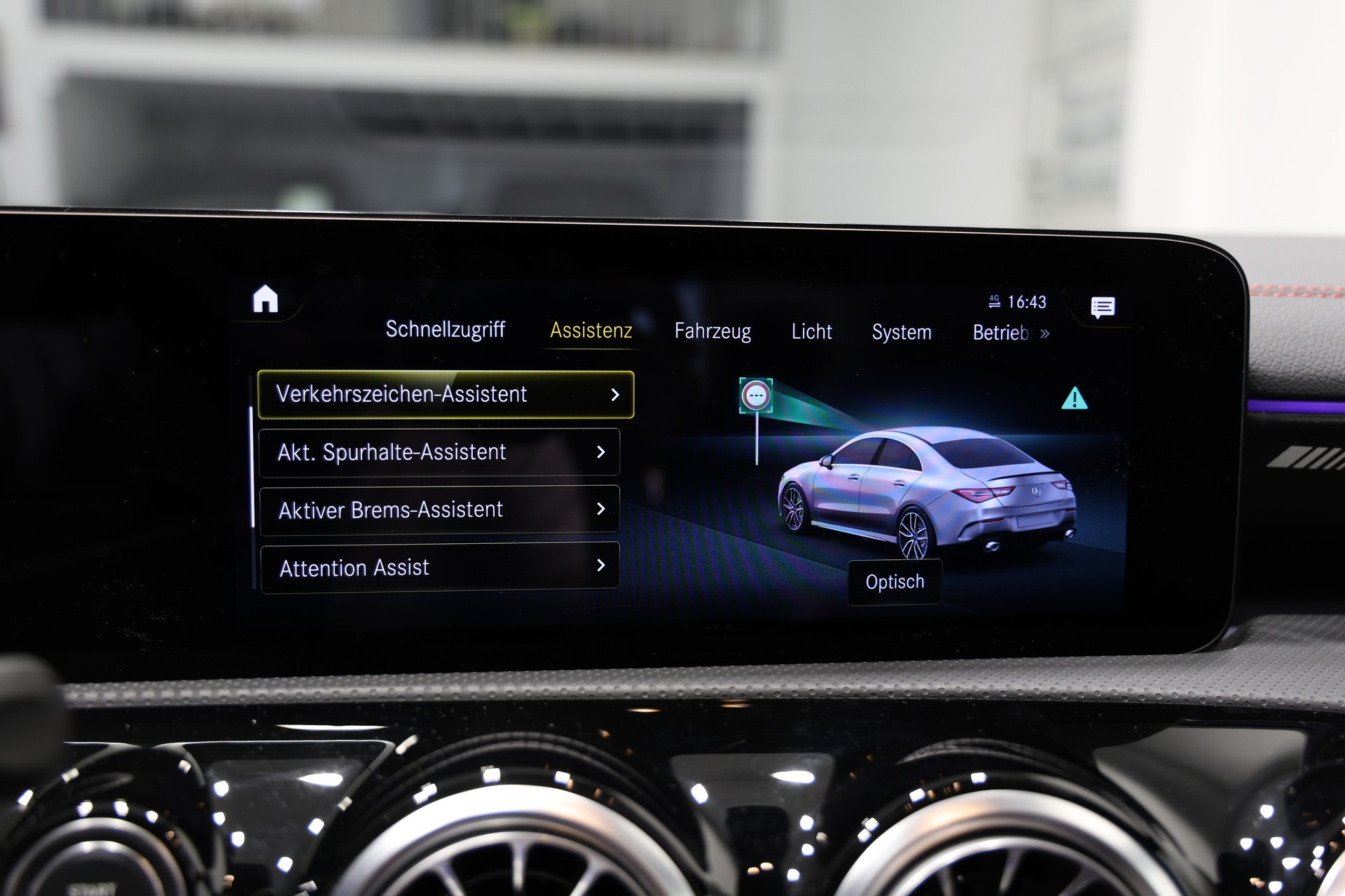 MERCEDES-BENZ CLA 35 AMG 4Matic 7G-DCT *CH-Fahrzeug*Grau Mattlackierung*Performance Sitze*-image-29