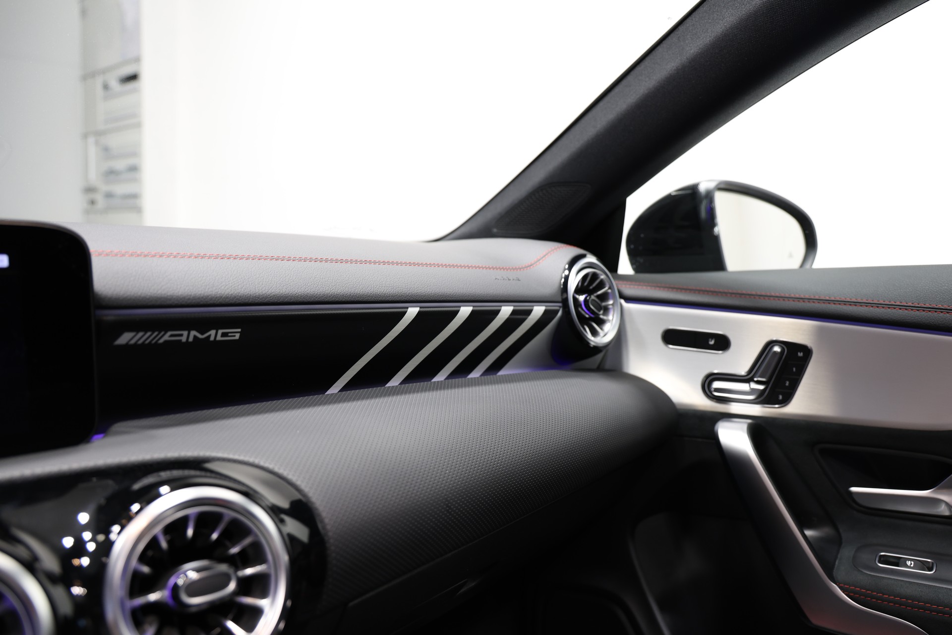 MERCEDES-BENZ CLA 35 AMG 4Matic 7G-DCT *CH-Fahrzeug*Grau Mattlackierung*Performance Sitze*-image-23