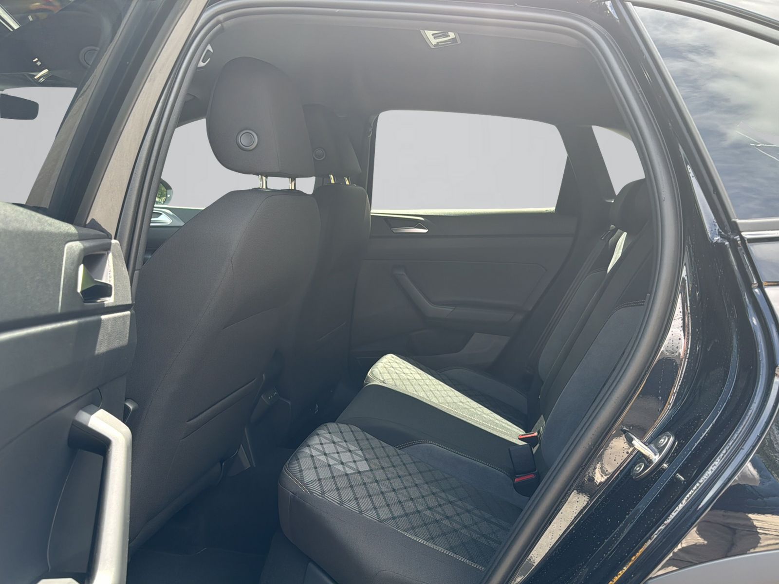 VW Taigo 1.0 TSI R-Line DSG-image-10