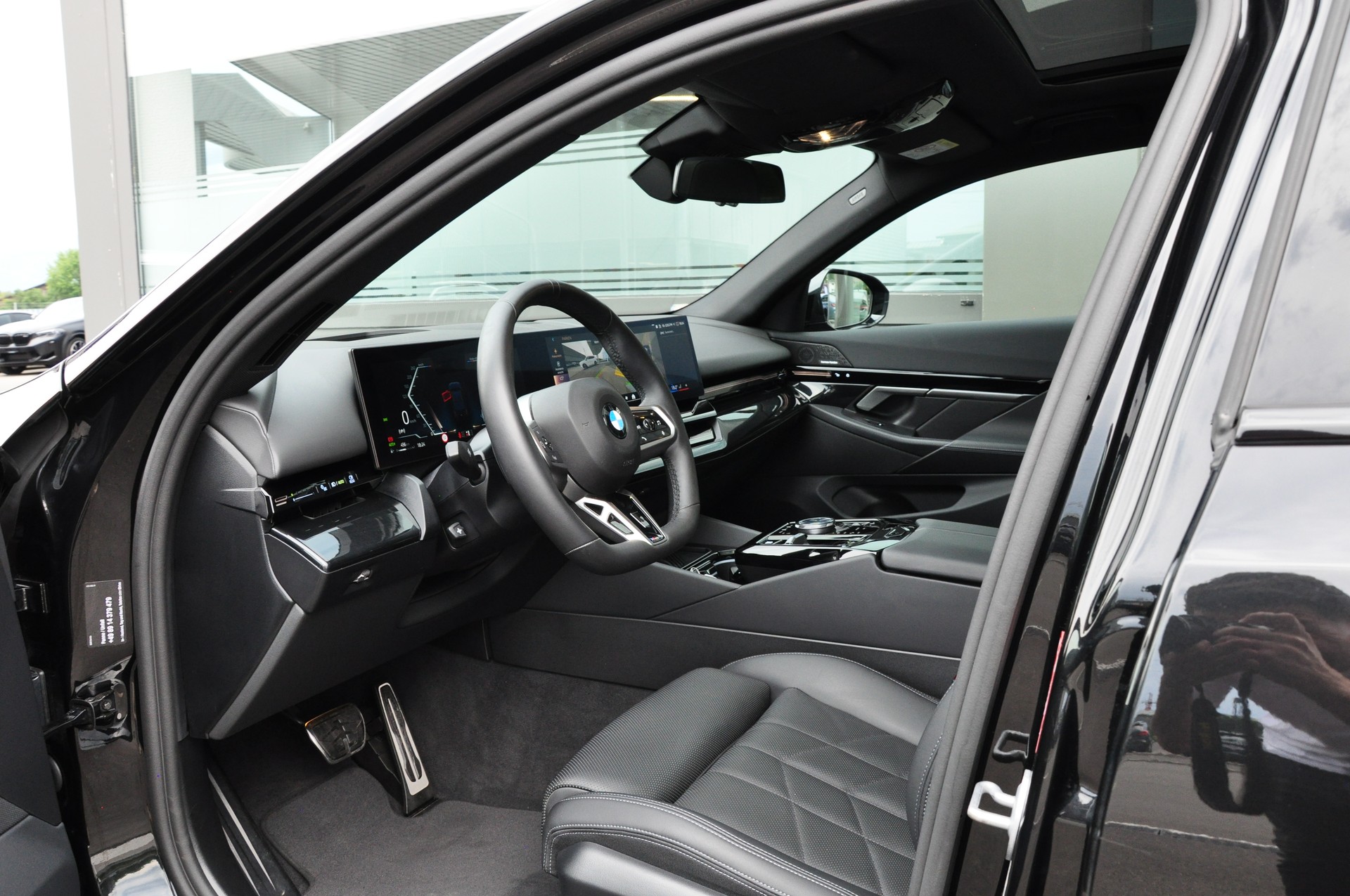 BMW 540d xDrive 48V M Sport Pro Steptronic-image-15