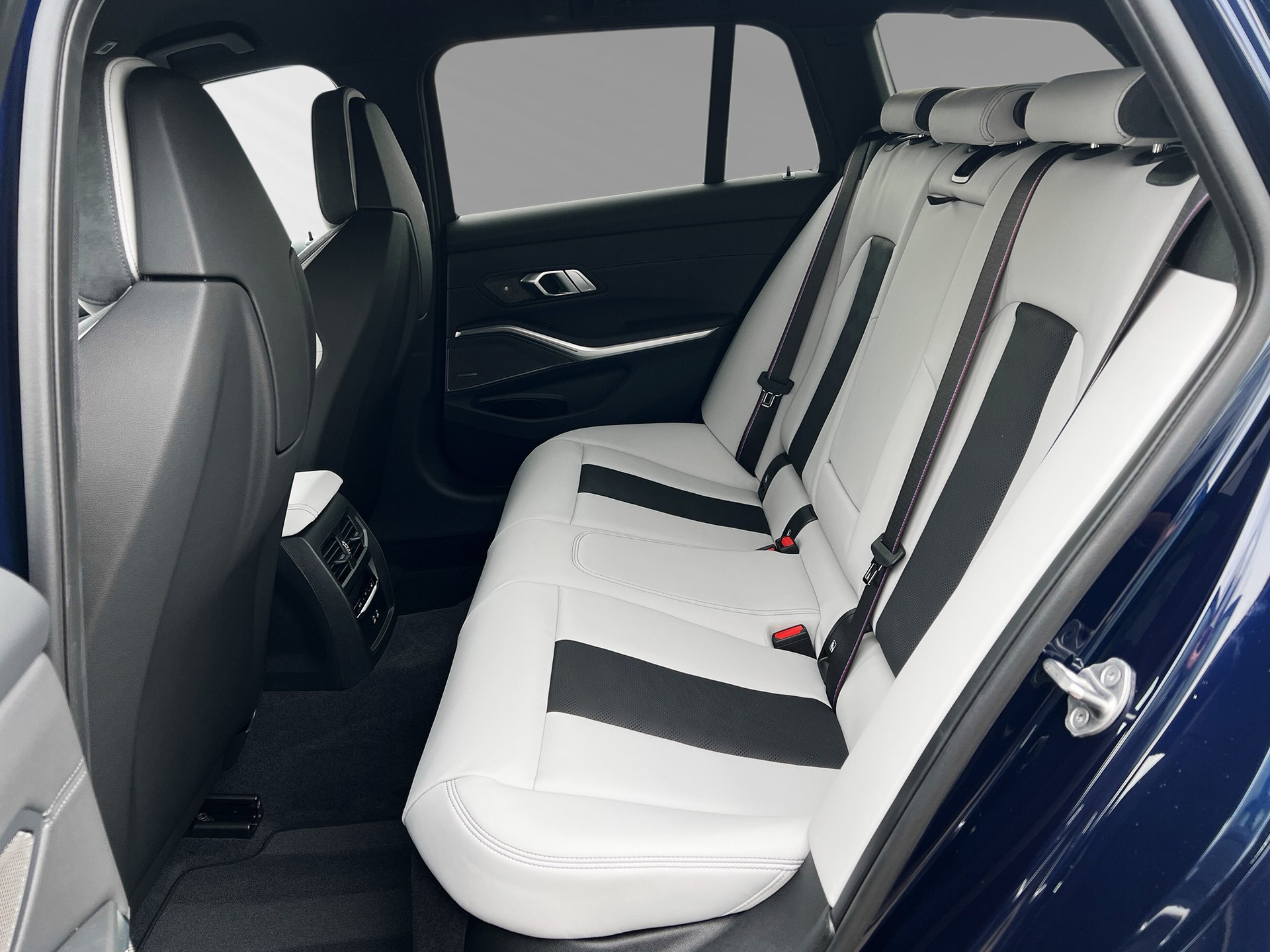 BMW M3 Competition M xDrive-image-6