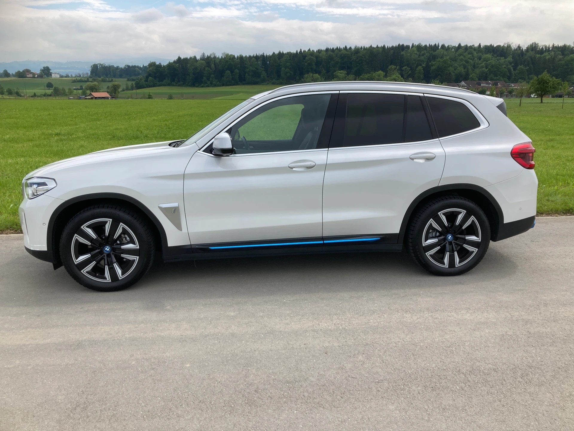 BMW iX3 Impressive-image-4