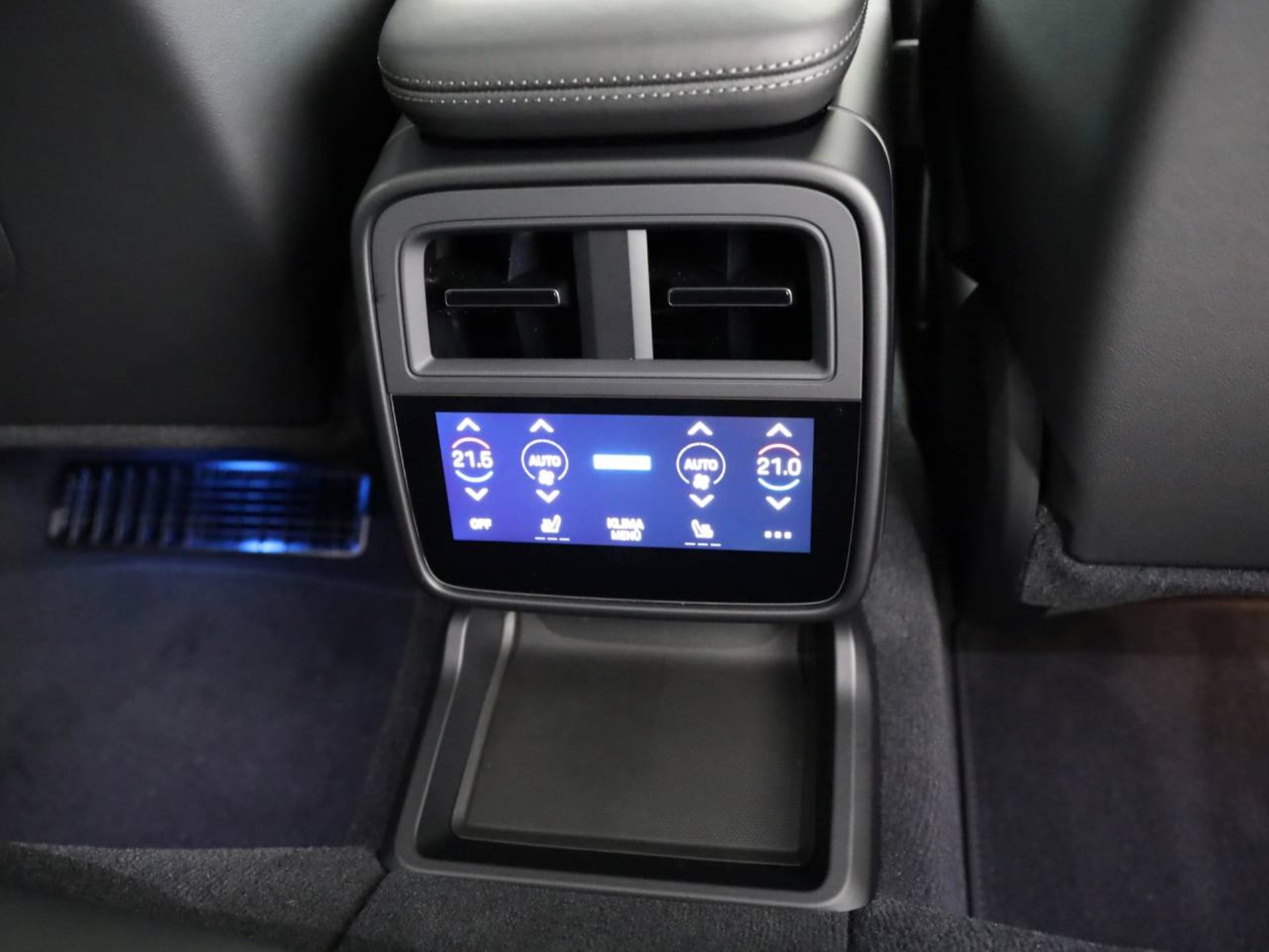 PORSCHE Taycan 4 Cross Turismo-image-15
