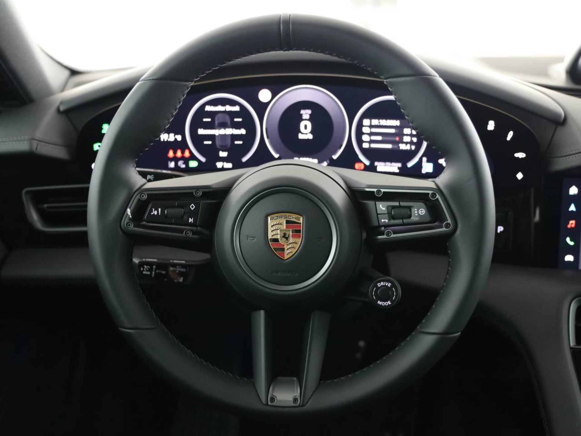 PORSCHE Taycan 4 Cross Turismo-image-9
