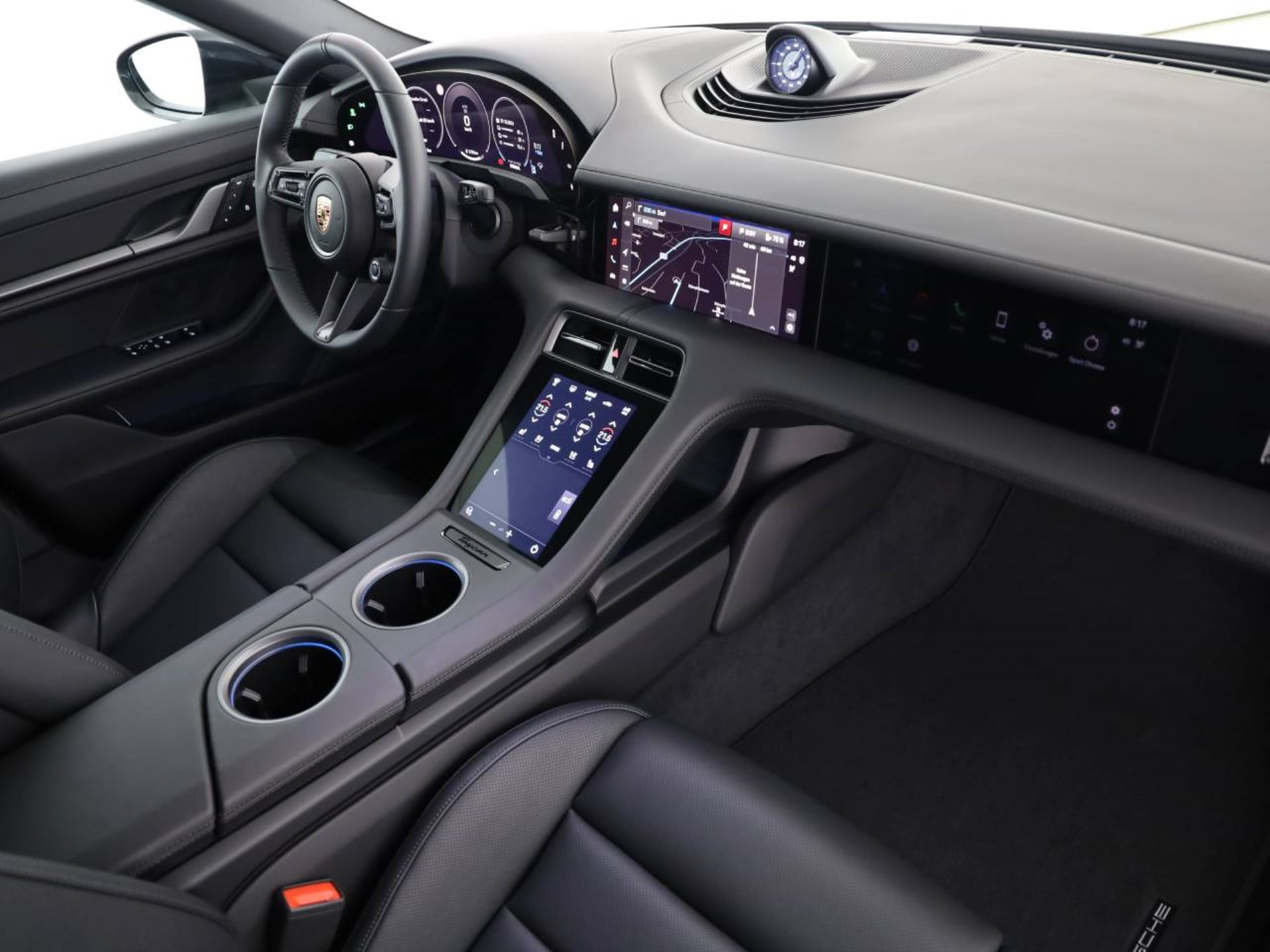 PORSCHE Taycan 4 Cross Turismo-image-11