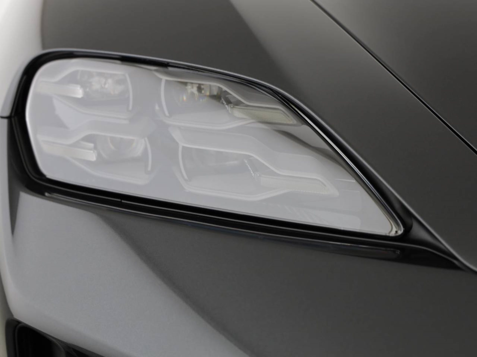 PORSCHE Taycan 4 Cross Turismo-image-8