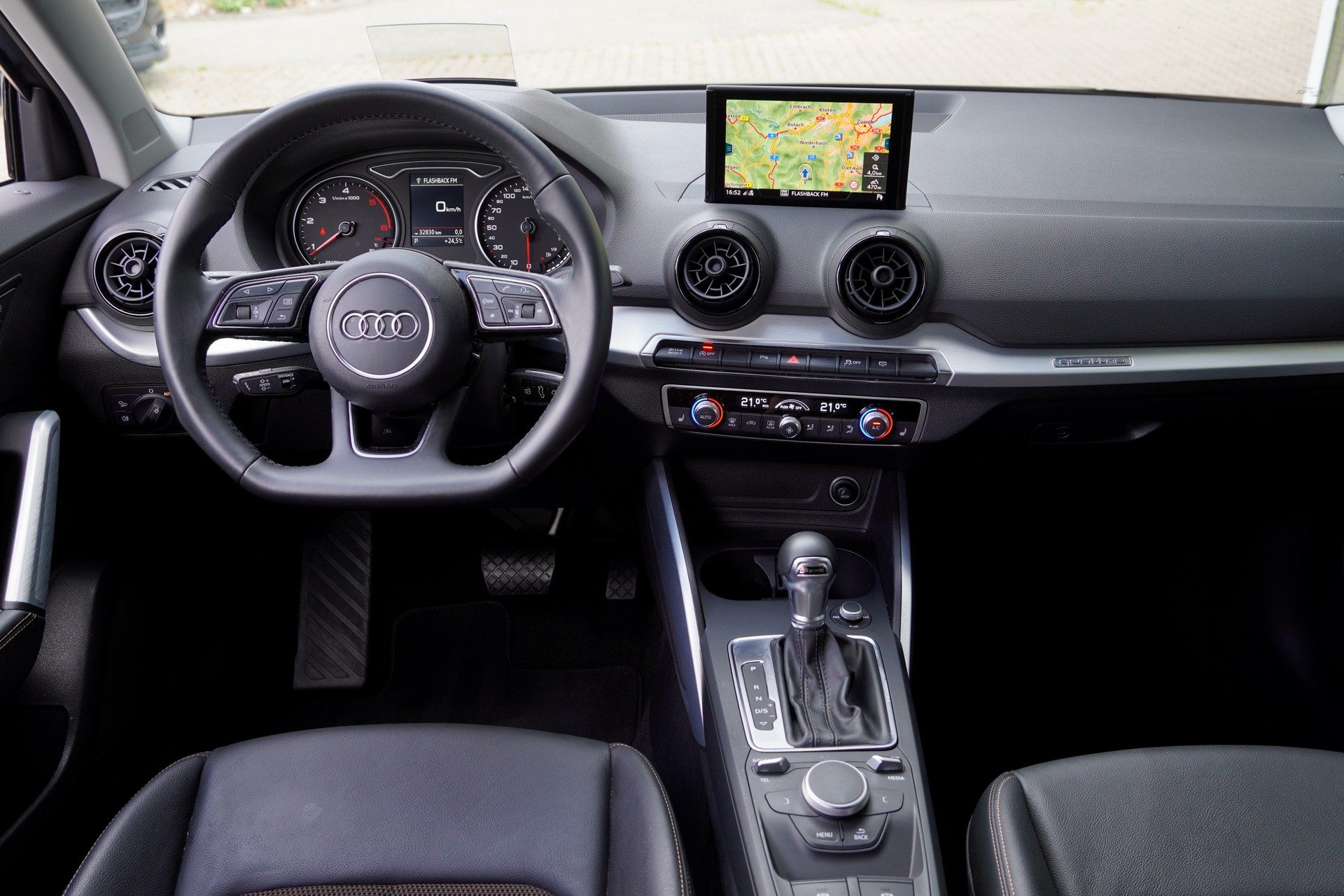AUDI Q2 2.0 TDI design quattro S-tronic-image-12