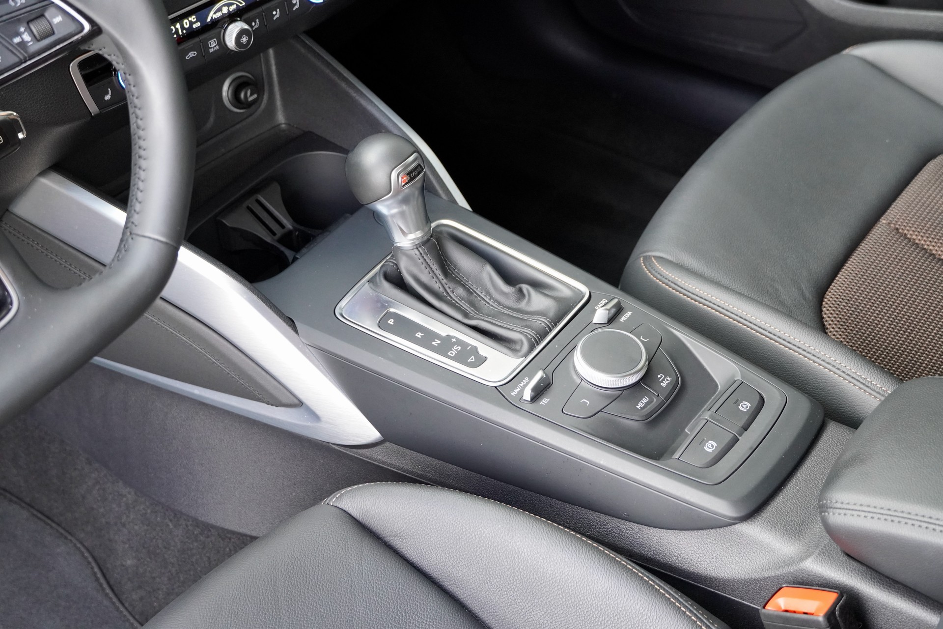 AUDI Q2 2.0 TDI design quattro S-tronic-image-8