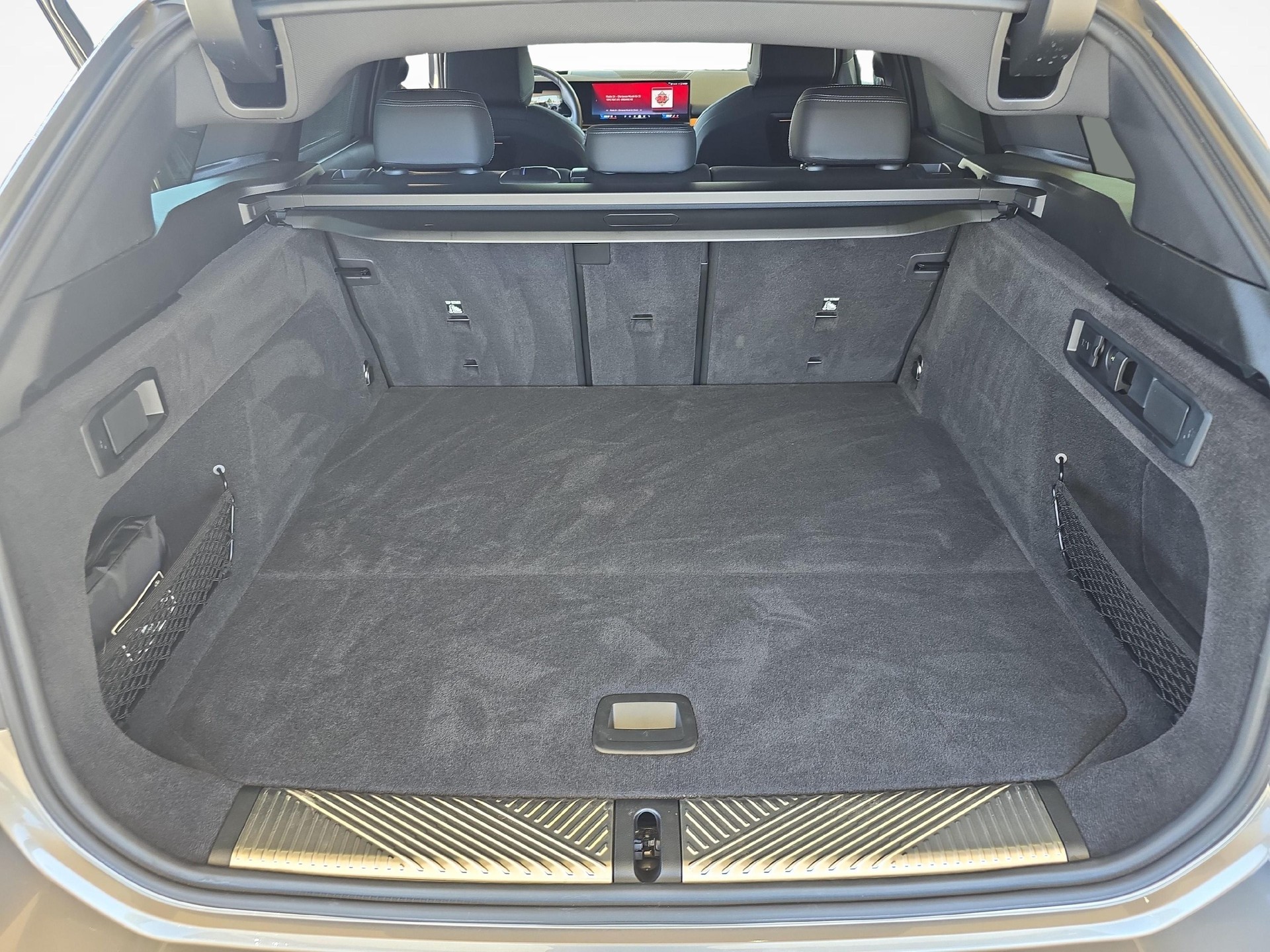 BMW i5 M60 xDrive / ab 0,99% Leasing bei Abschluss einer Protect Autoversicherung-image-12