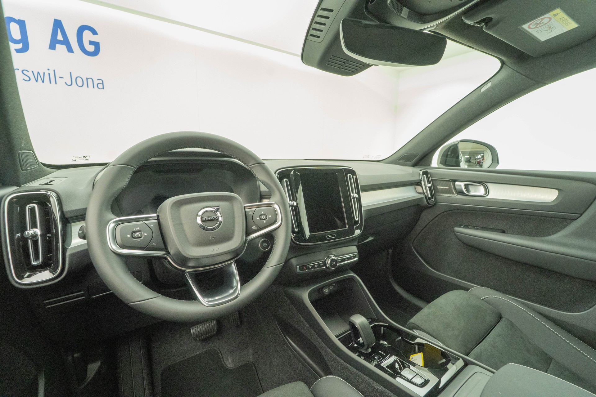 VOLVO XC40 2.0 B4 MH Black Edition-image-6