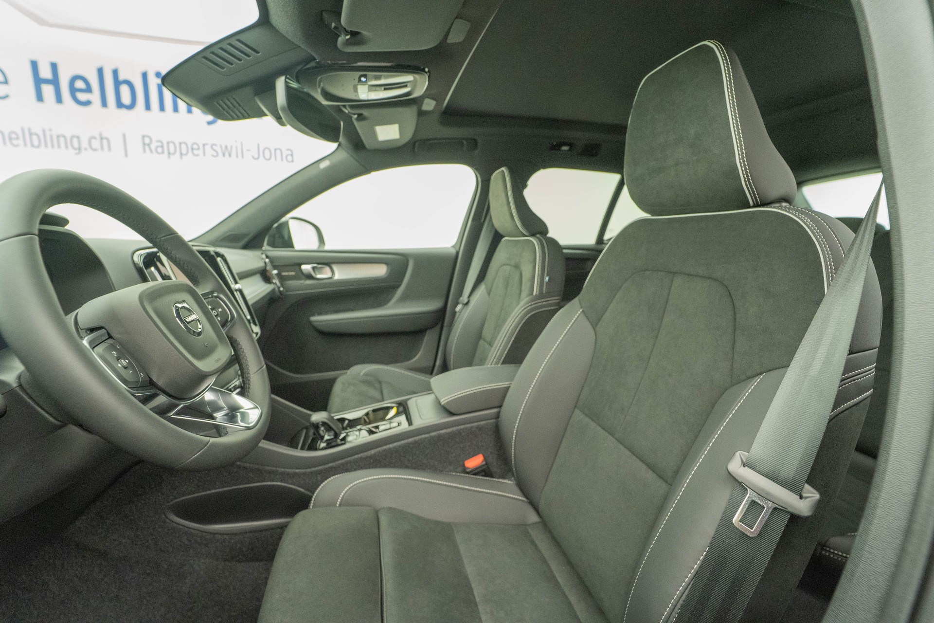 VOLVO XC40 2.0 B4 MH Black Edition-image-7
