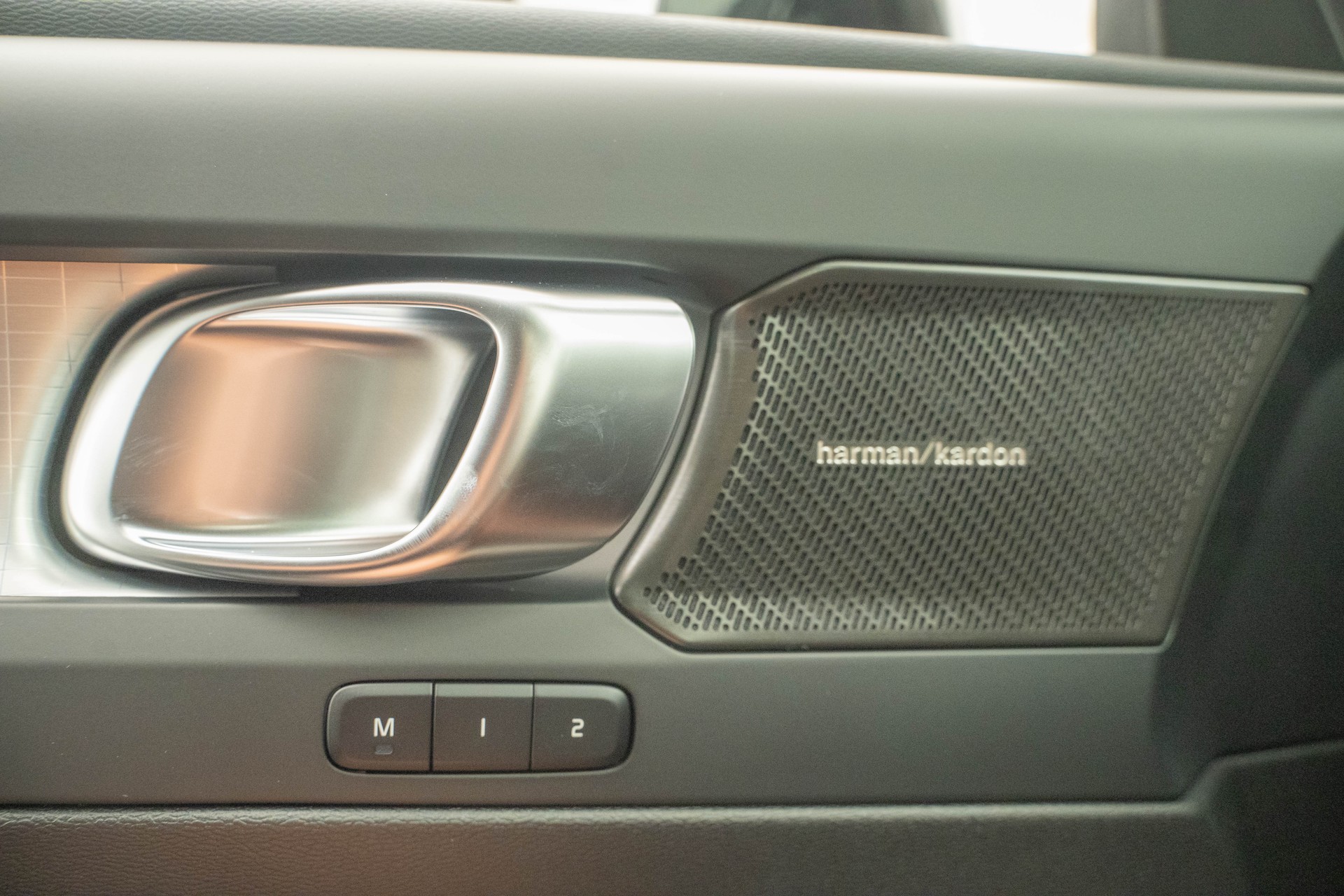 VOLVO XC40 2.0 B4 MH Black Edition-image-12