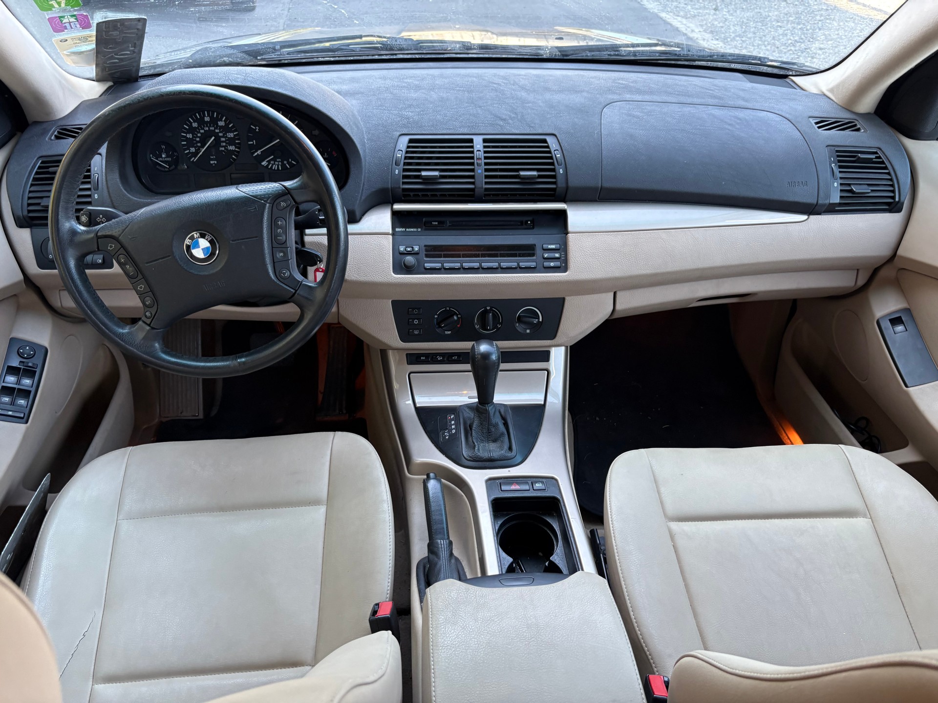 BMW X5 3.0i-image-12