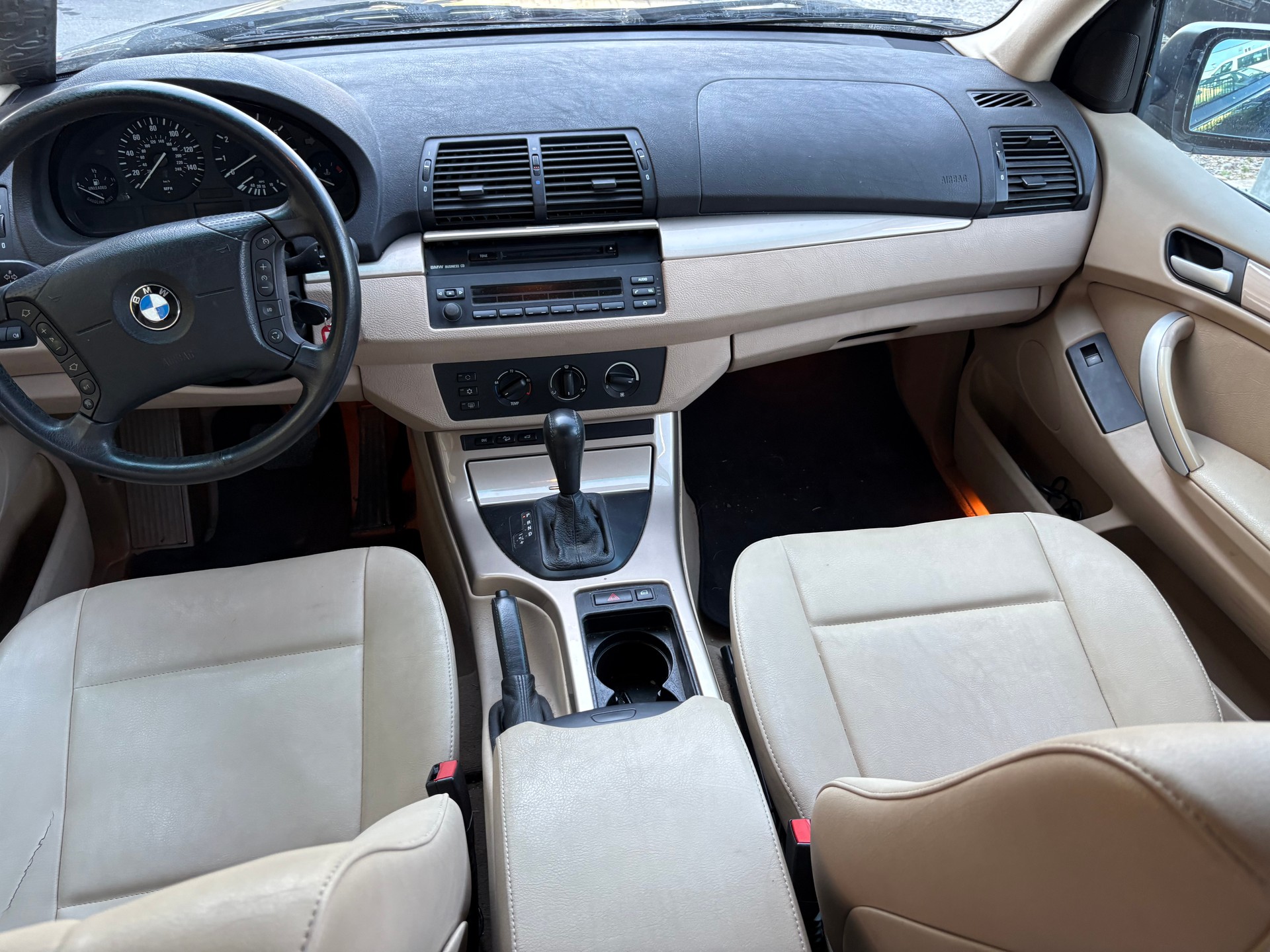 BMW X5 3.0i-image-8