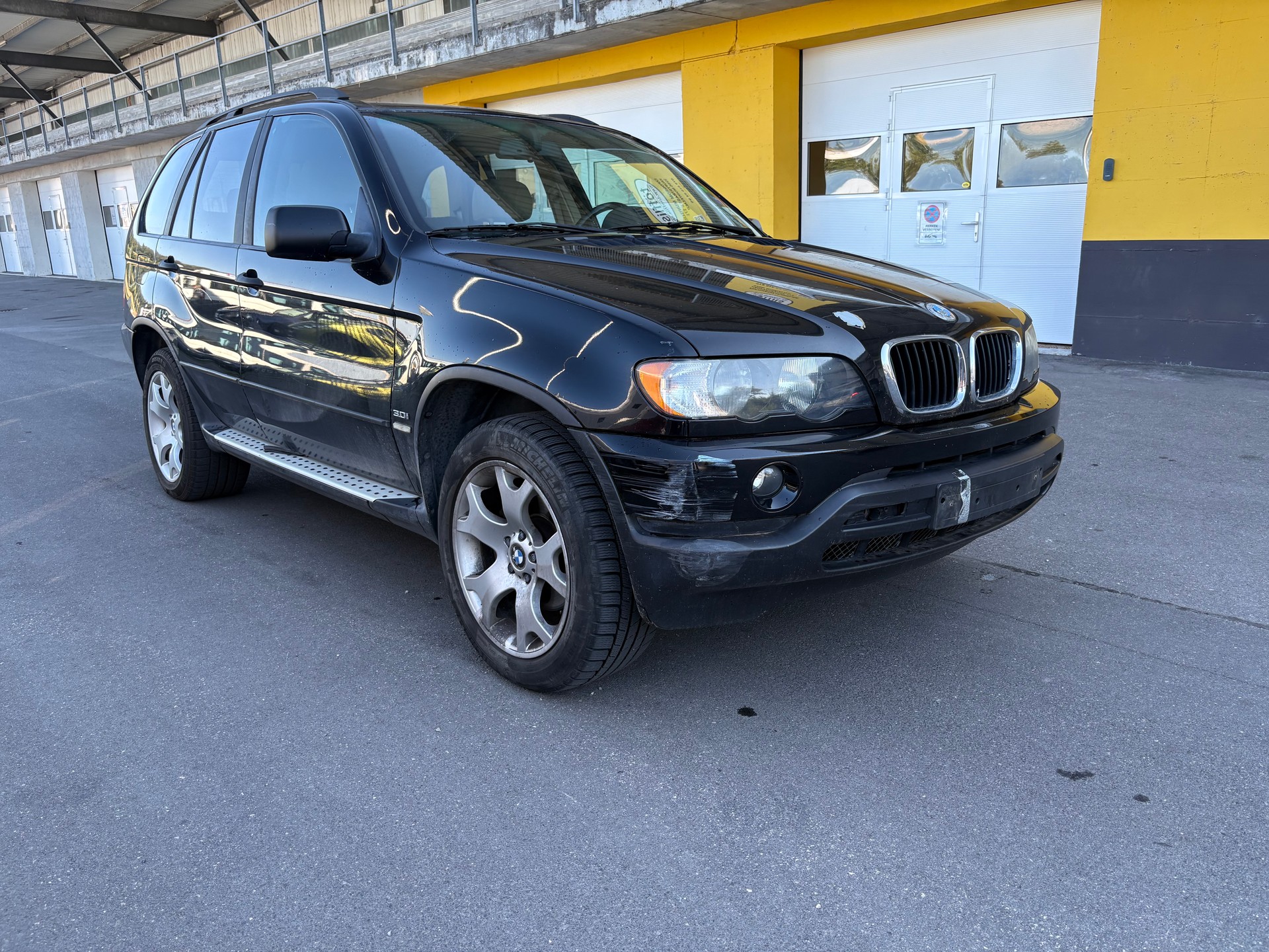 BMW X5 3.0i-image-5