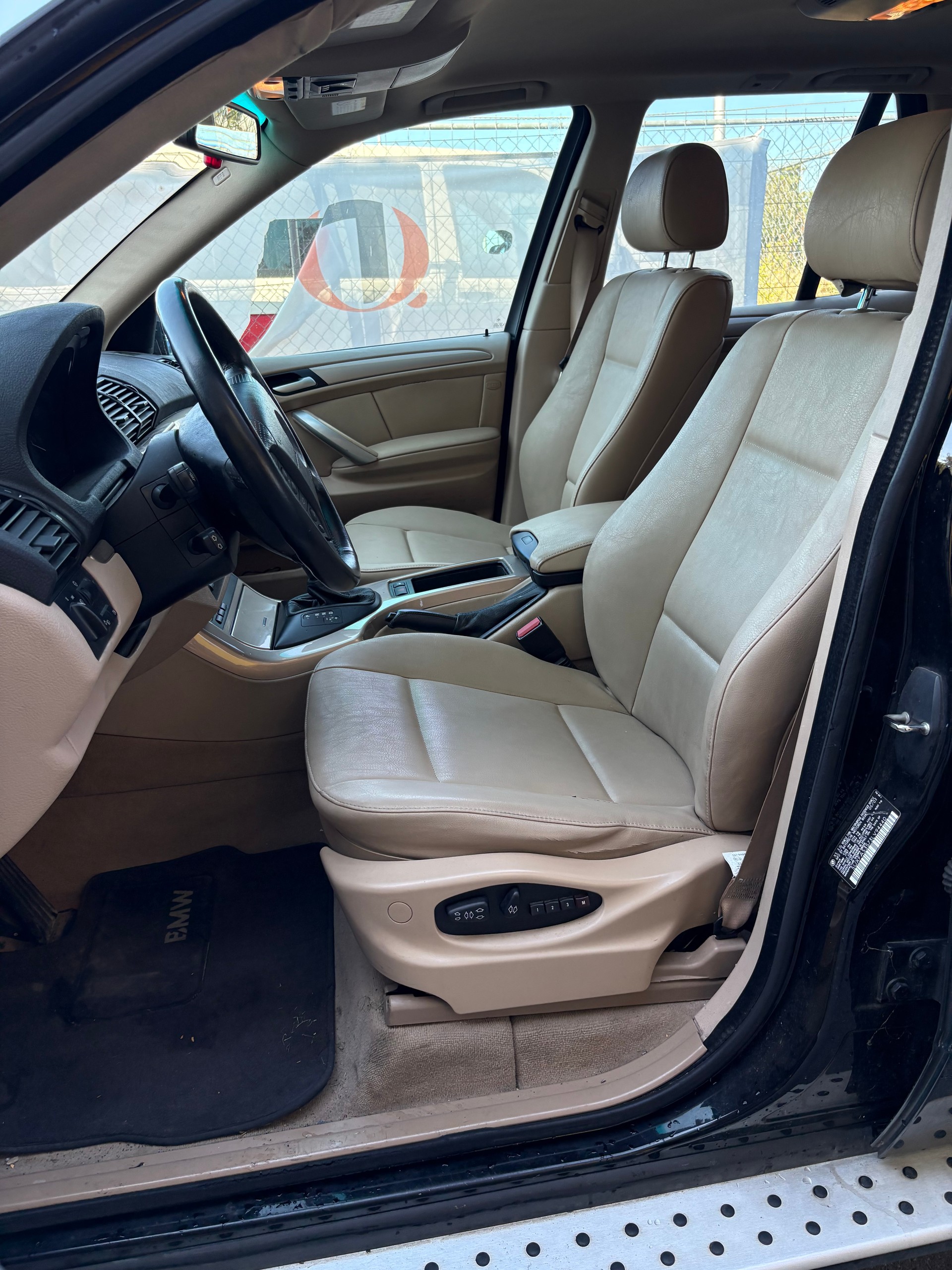 BMW X5 3.0i-image-9