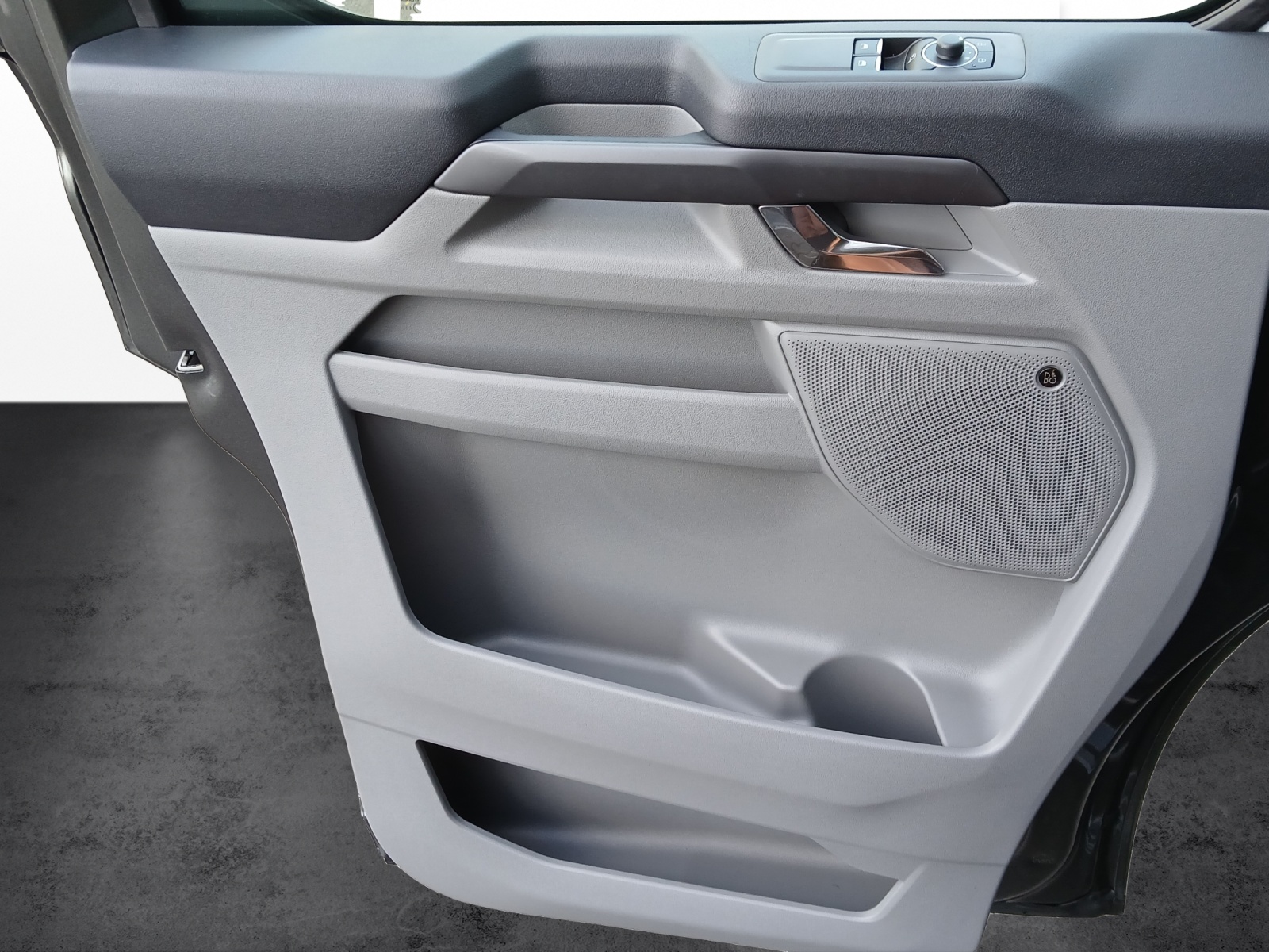 FORD Tourneo Custom Bus 340 L1 2.5 Duratec 233 Sport PHEV-image-11