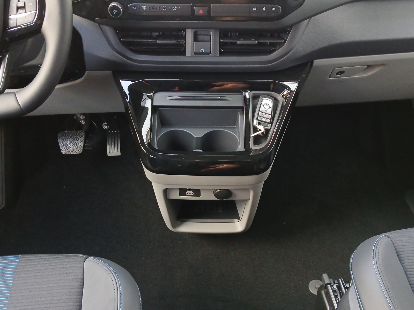 FORD Tourneo Custom Bus 340 L1 2.5 Duratec 233 Sport PHEV-image-10