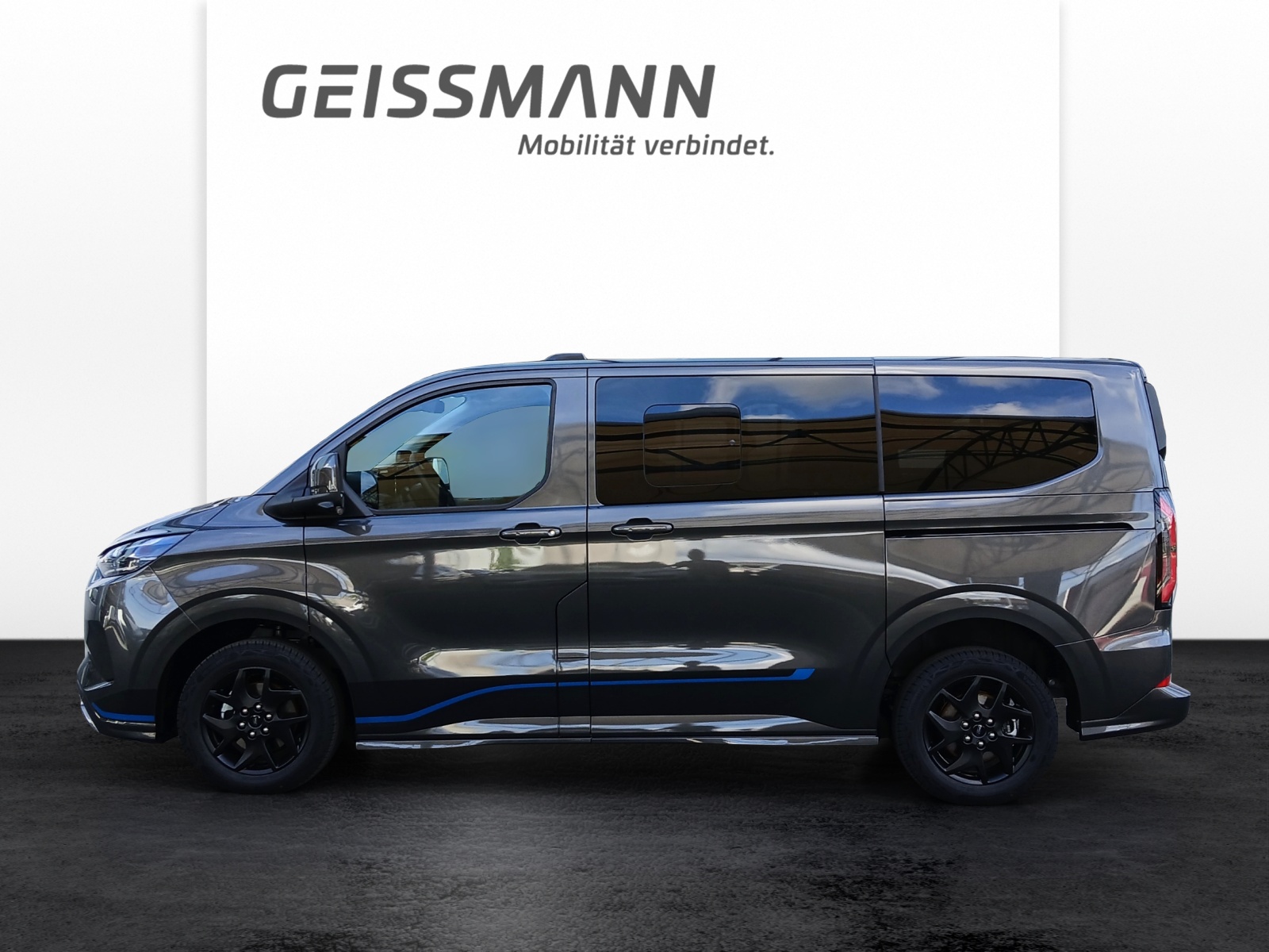 FORD Tourneo Custom Bus 340 L1 2.5 Duratec 233 Sport PHEV-image-1