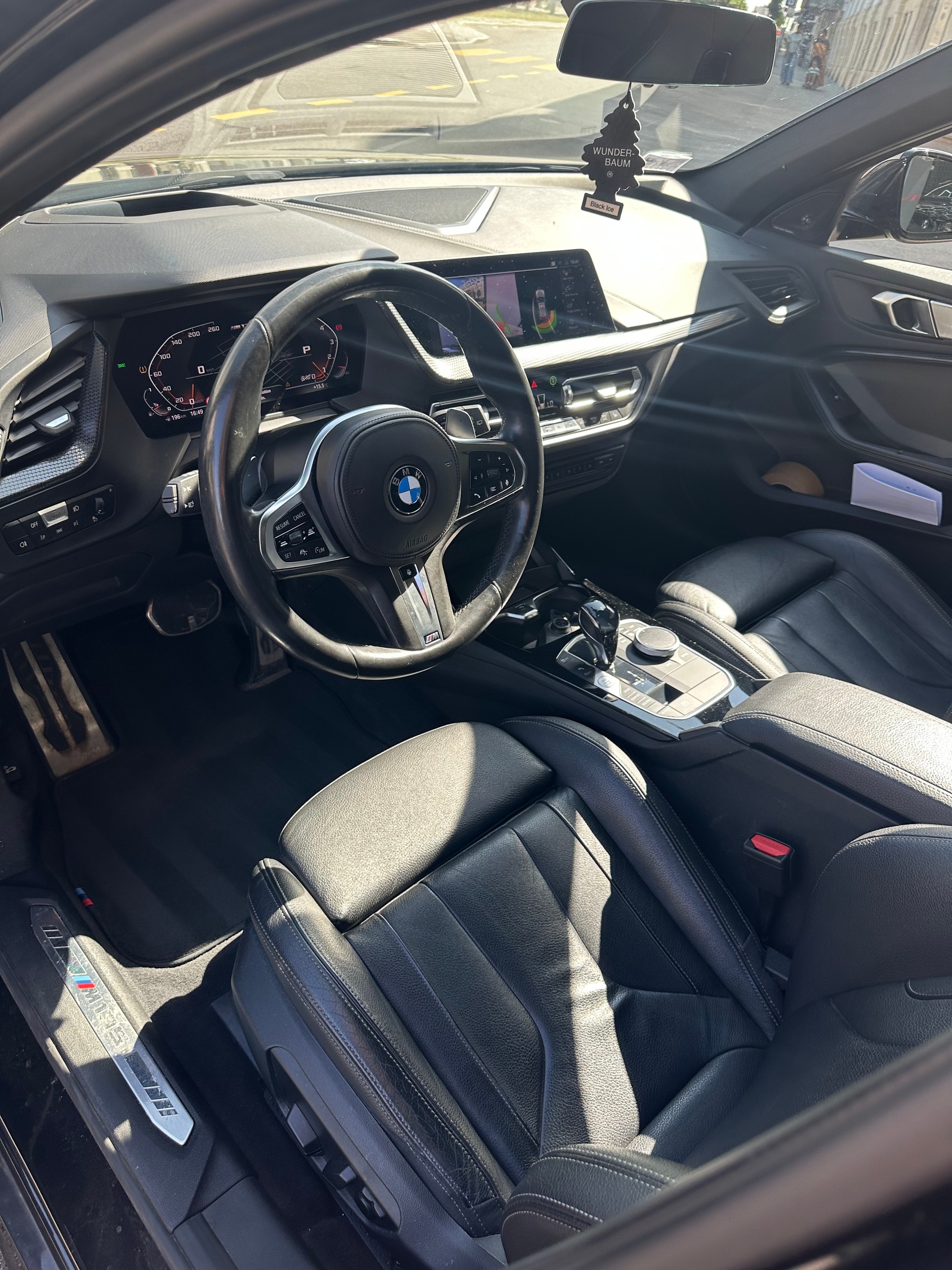 BMW M135i xDrive Steptronic-image-7