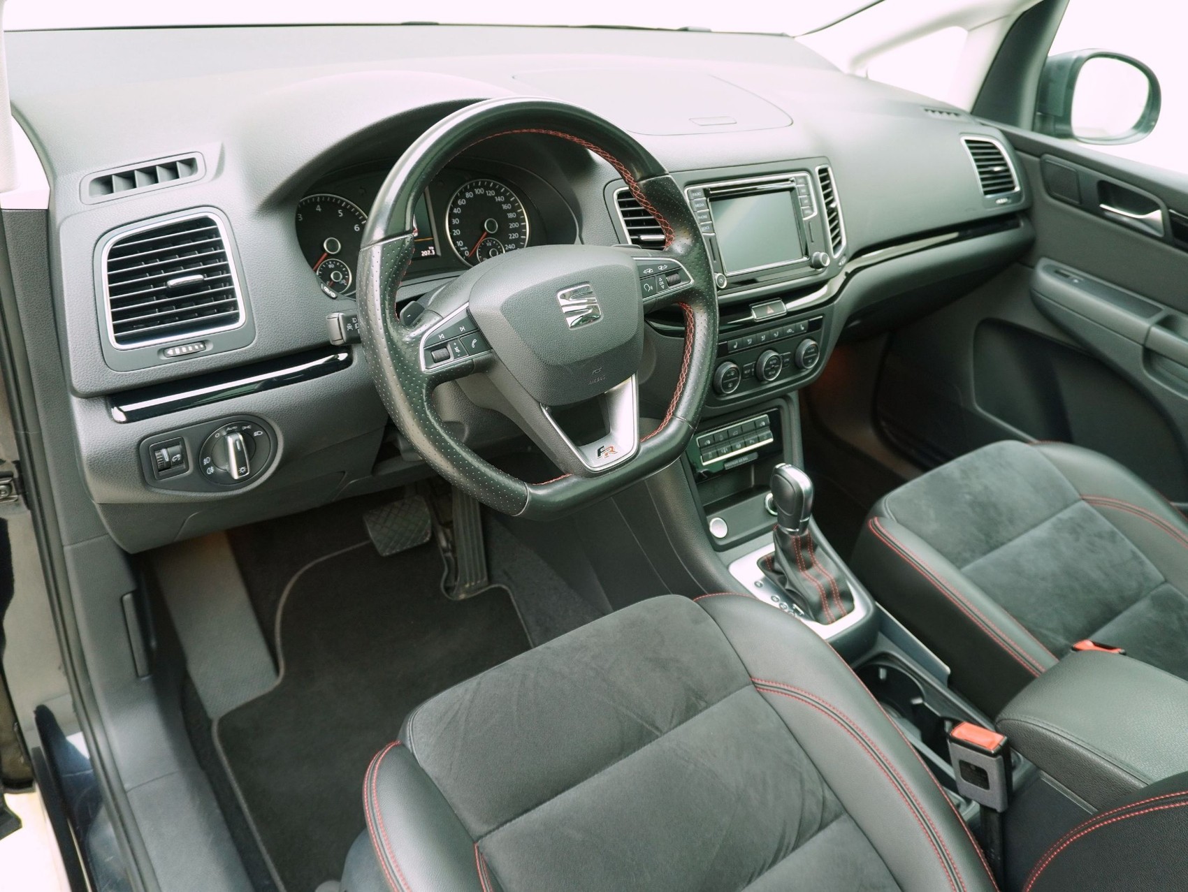 SEAT Alhambra 2.0 TSI DSG FR-Line-image-10
