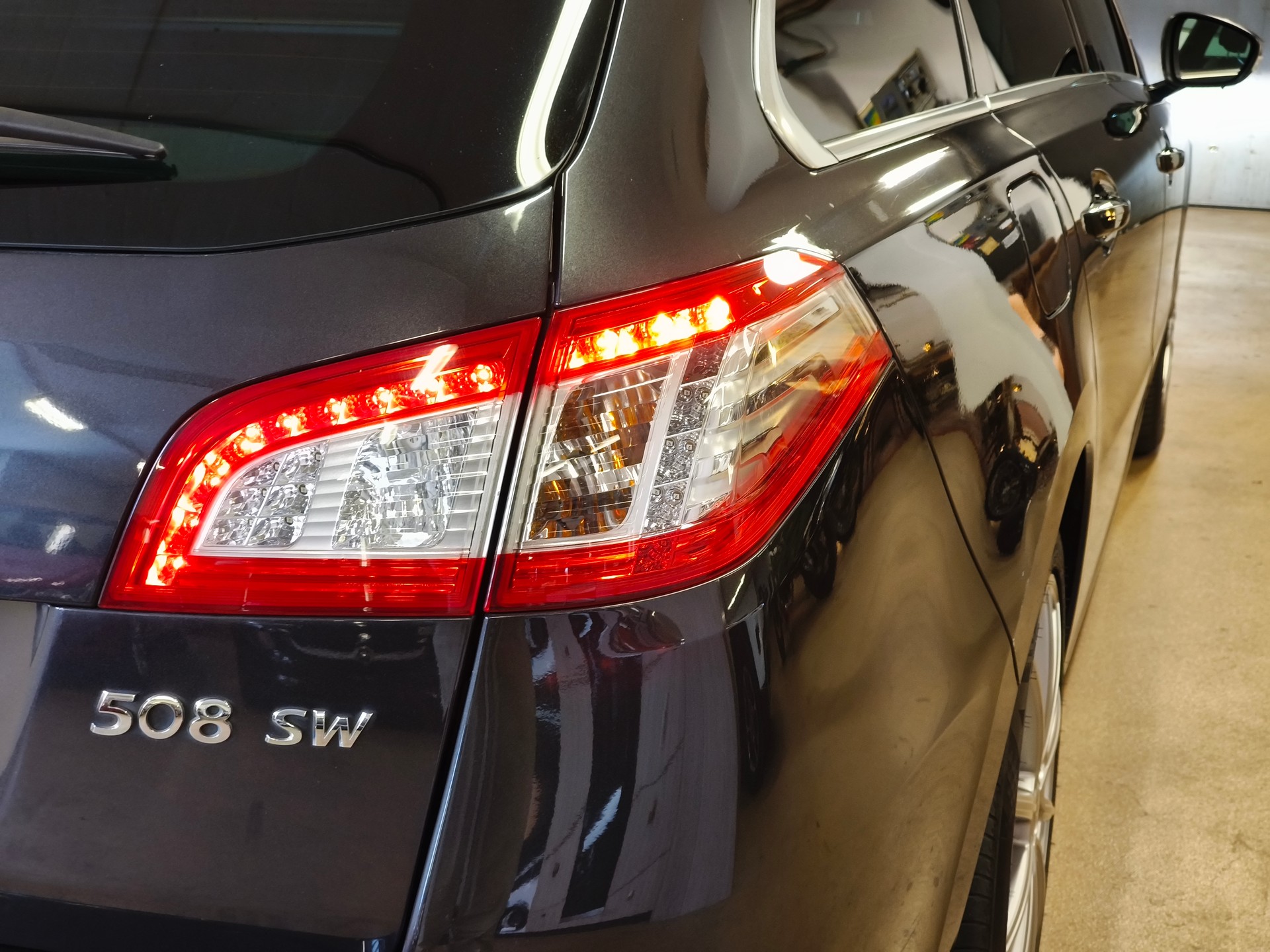 PEUGEOT 508 SW 2.2 HDI GT Automatic-image-12