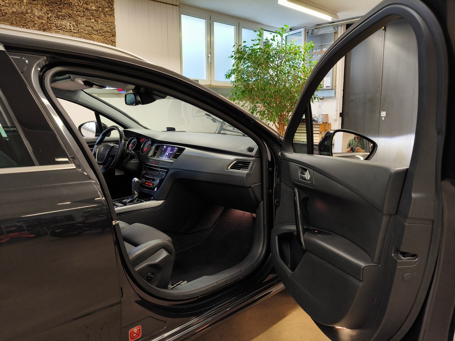 PEUGEOT 508 SW 2.2 HDI GT Automatic-image-23