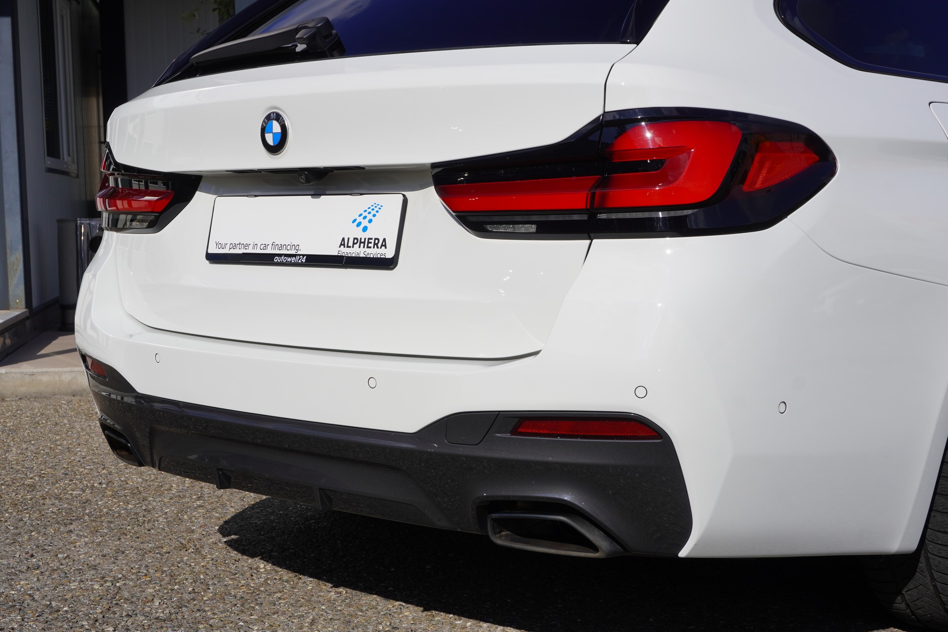 BMW 530d xDrive 48V Touring M Sport Steptronic-image-48