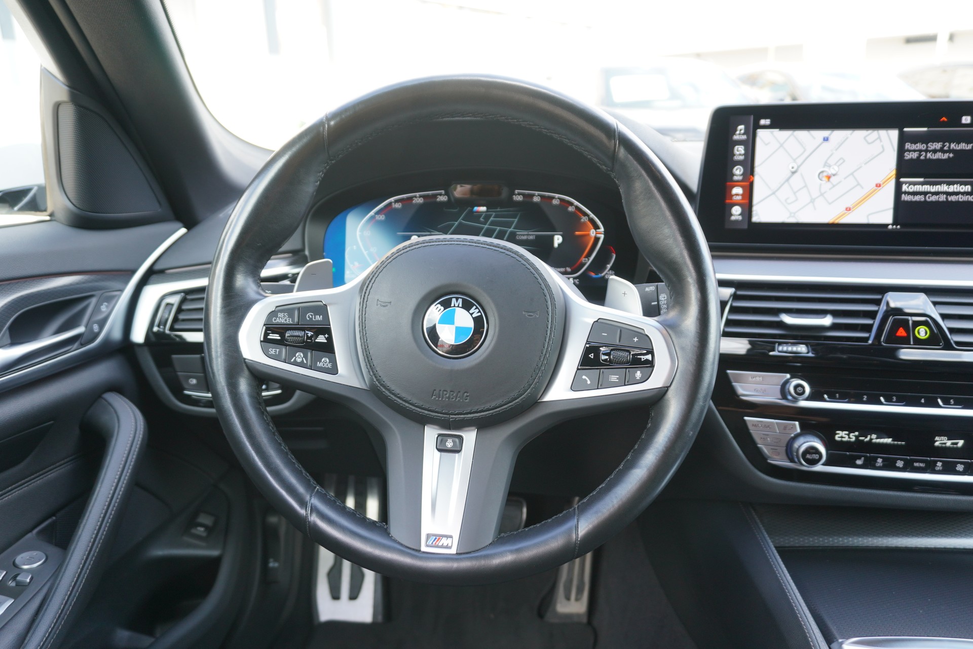 BMW 530d xDrive 48V Touring M Sport Steptronic-image-15