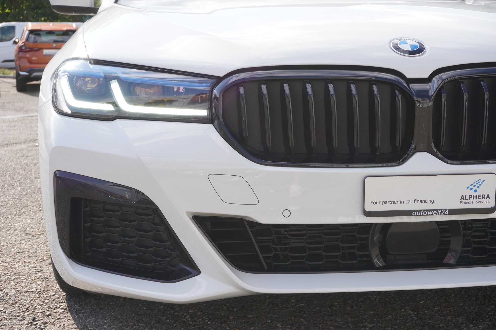 BMW 530d xDrive 48V Touring M Sport Steptronic-image-47
