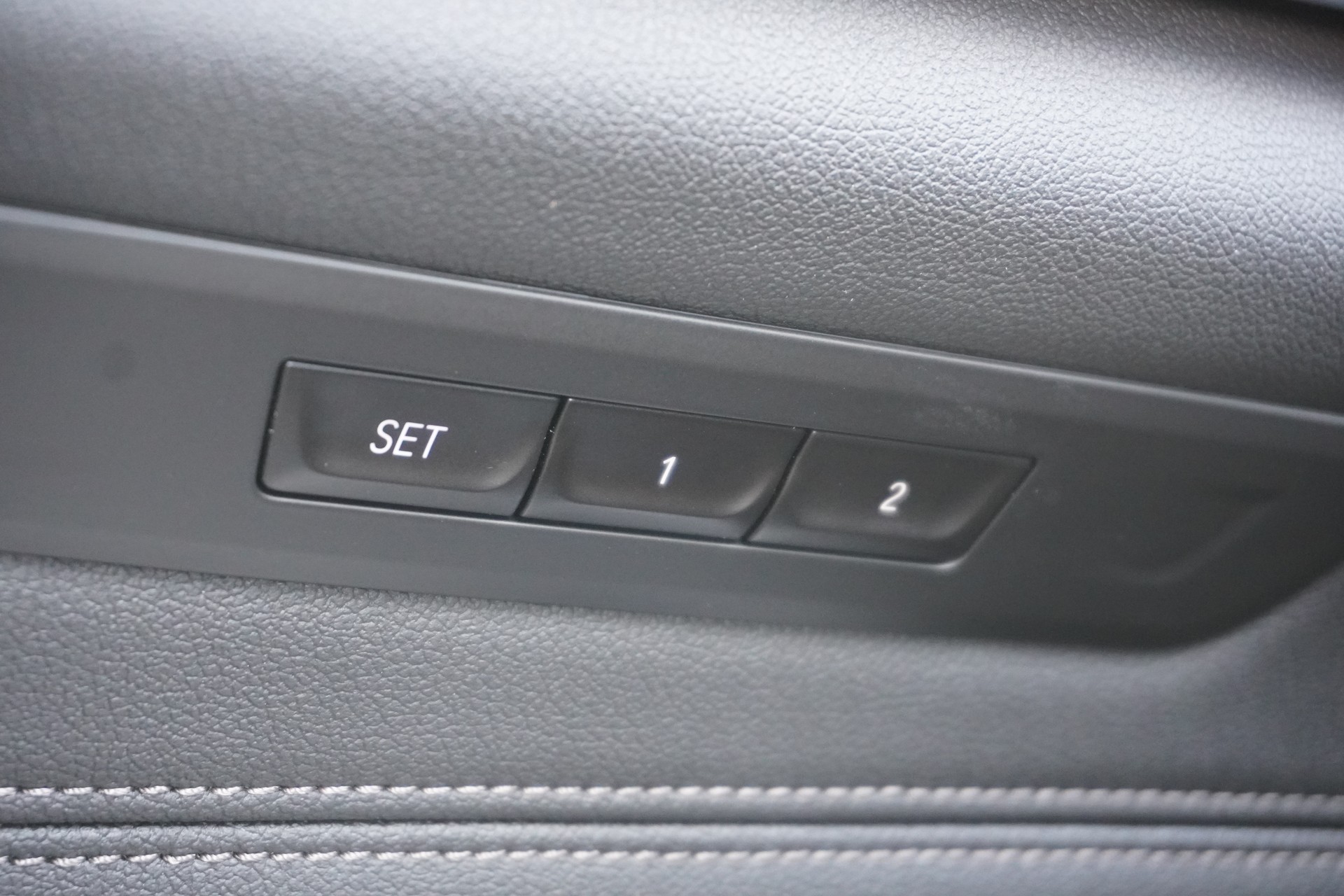 BMW 530d xDrive 48V Touring M Sport Steptronic-image-42