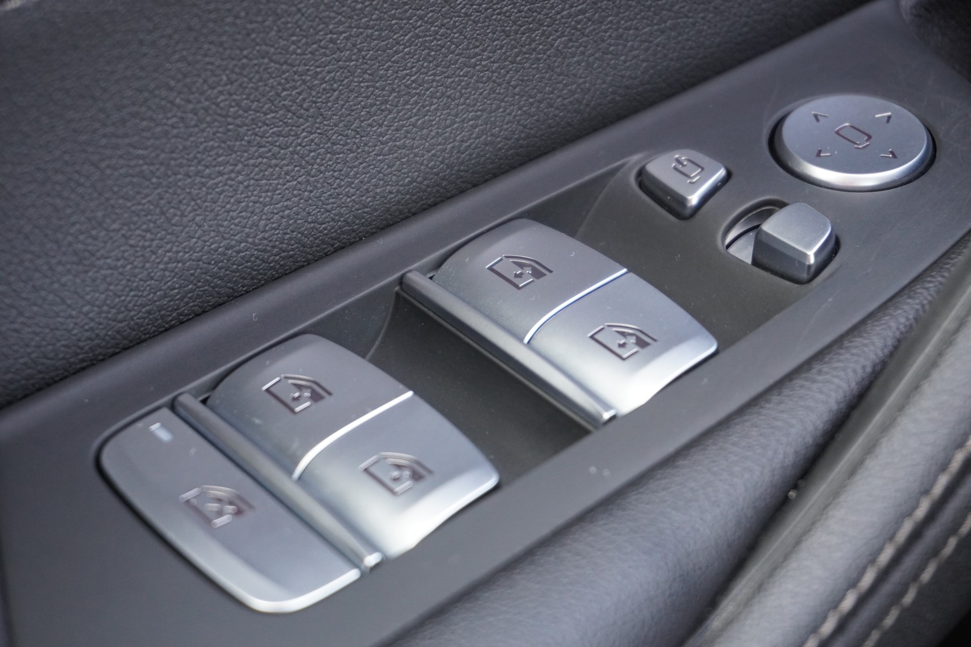 BMW 530d xDrive 48V Touring M Sport Steptronic-image-41