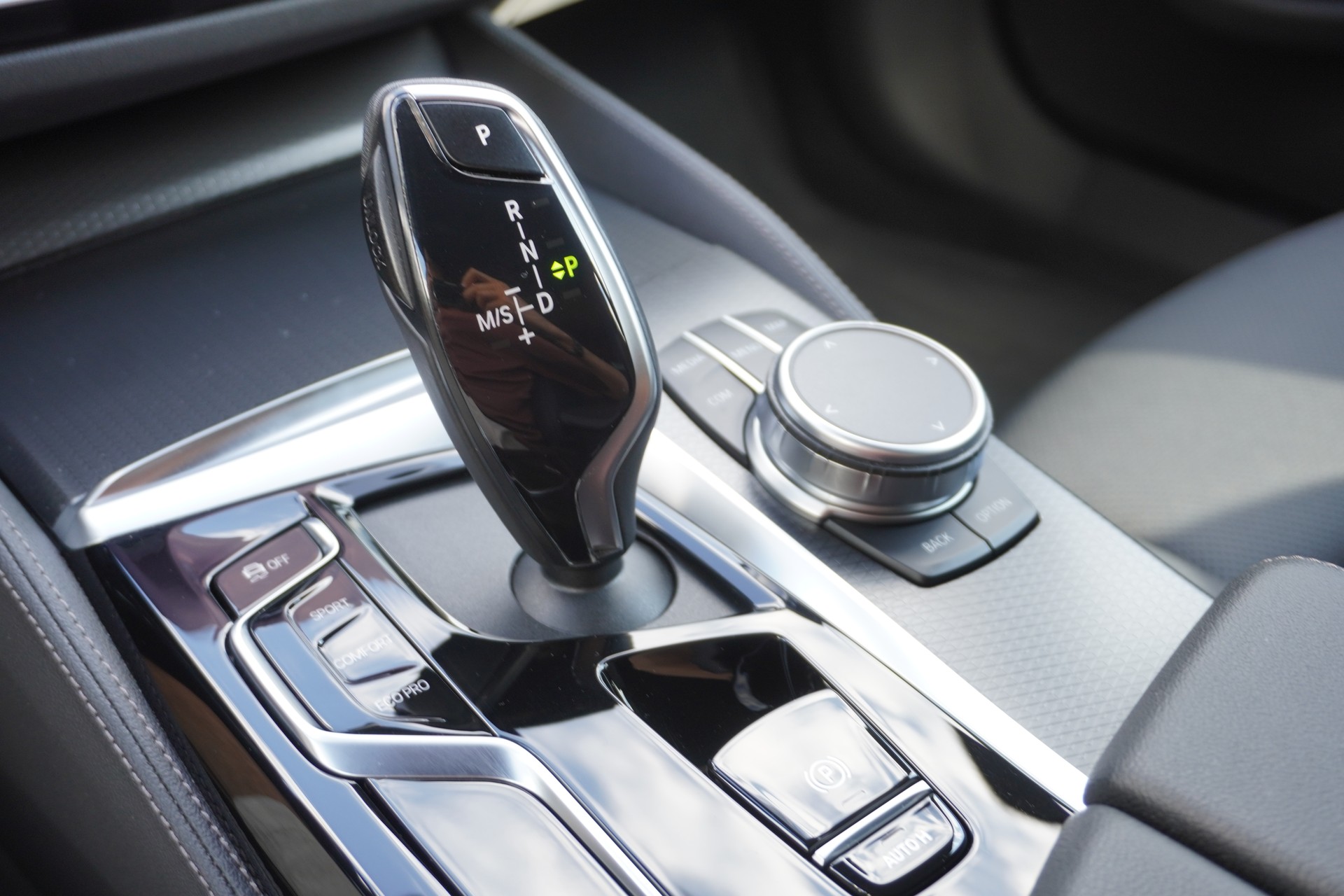 BMW 530d xDrive 48V Touring M Sport Steptronic-image-16