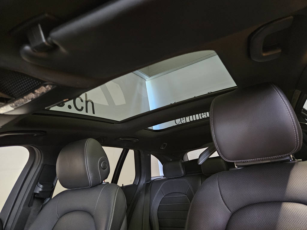 MERCEDES-BENZ C 300 d 4Matic AMG Line Kombi-image-4