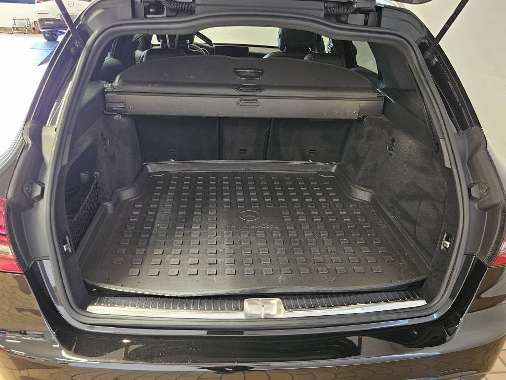 MERCEDES-BENZ C 300 d 4Matic AMG Line Kombi-image-3