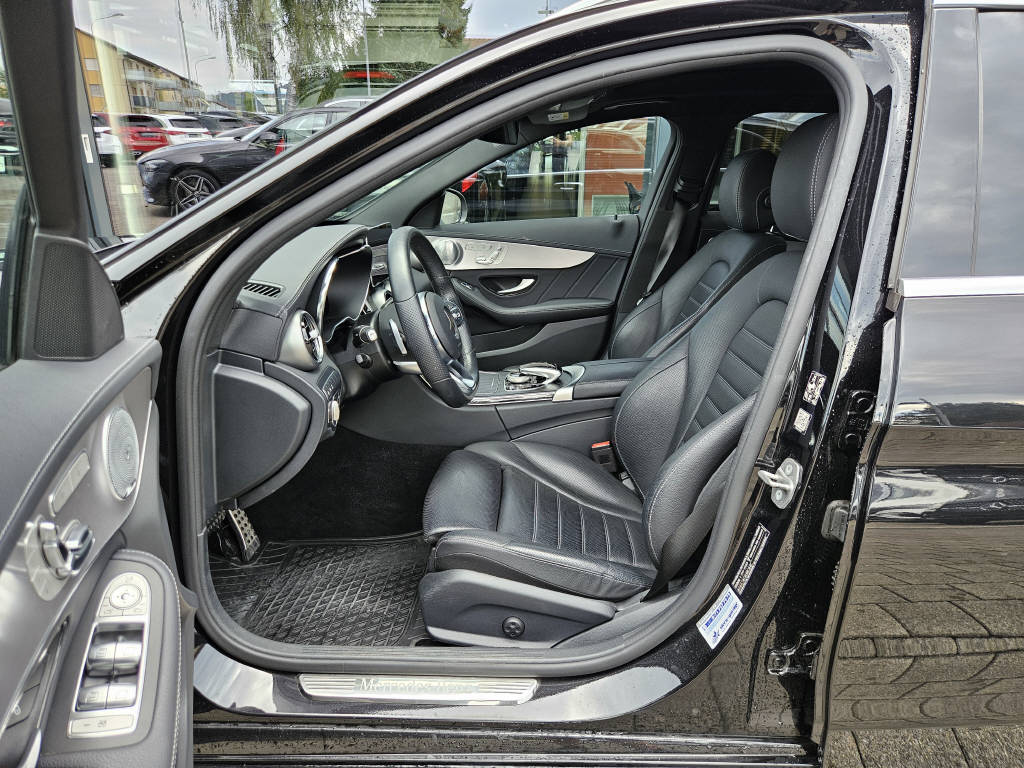 MERCEDES-BENZ C 300 d 4Matic AMG Line Kombi-image-4