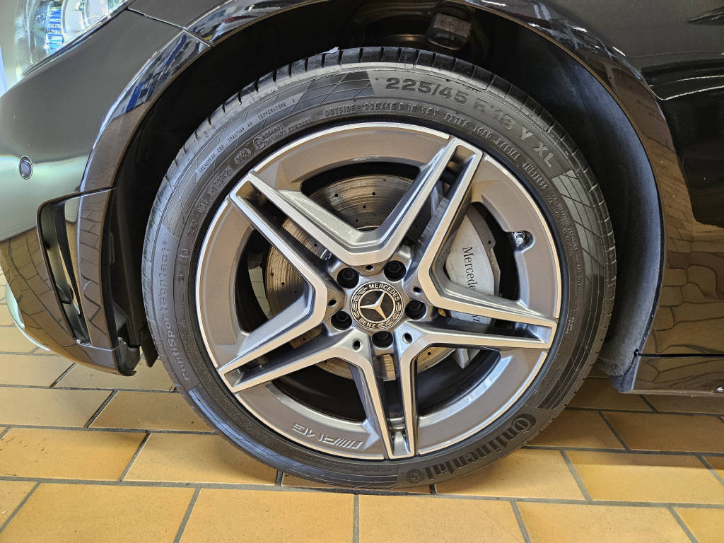 MERCEDES-BENZ C 300 d 4Matic AMG Line Kombi-image-15