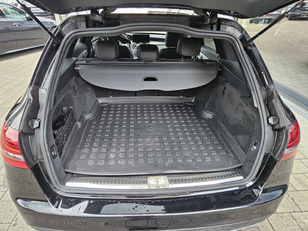 MERCEDES-BENZ C 300 d 4Matic AMG Line Kombi-image-3