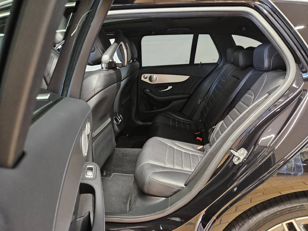 MERCEDES-BENZ C 300 d 4Matic AMG Line Kombi-image-12