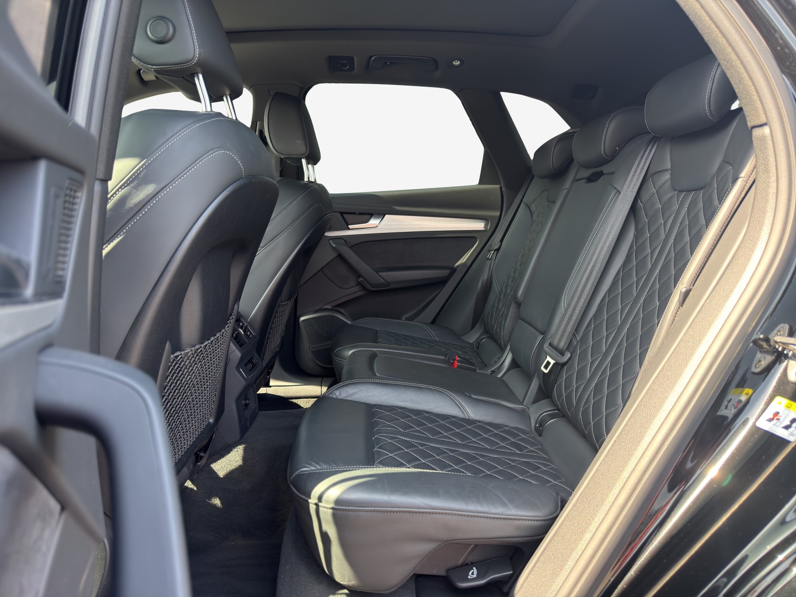 AUDI Q5 40 TDI Black Edition quattro S-tronic-image-11