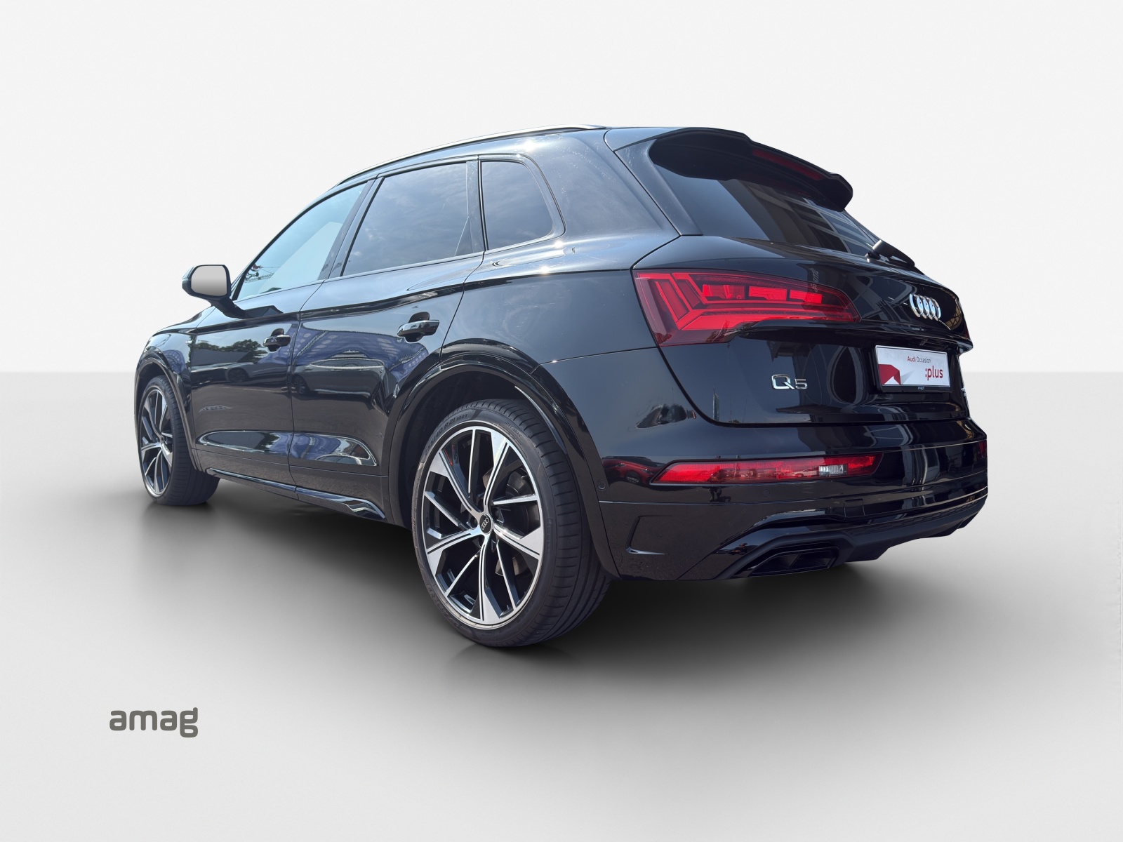 AUDI Q5 40 TDI Black Edition quattro S-tronic-image-2