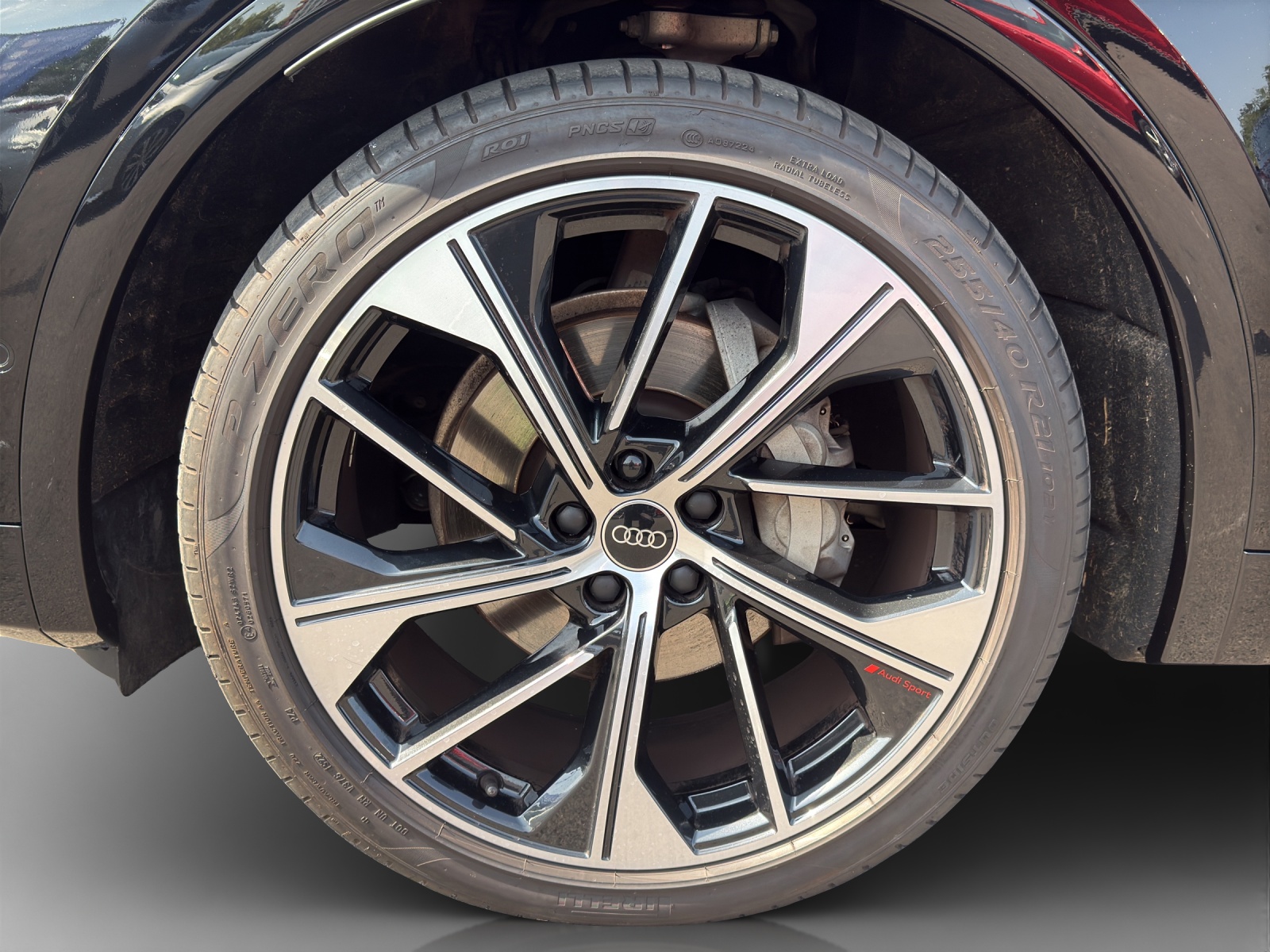 AUDI Q5 40 TDI Black Edition quattro S-tronic-image-13