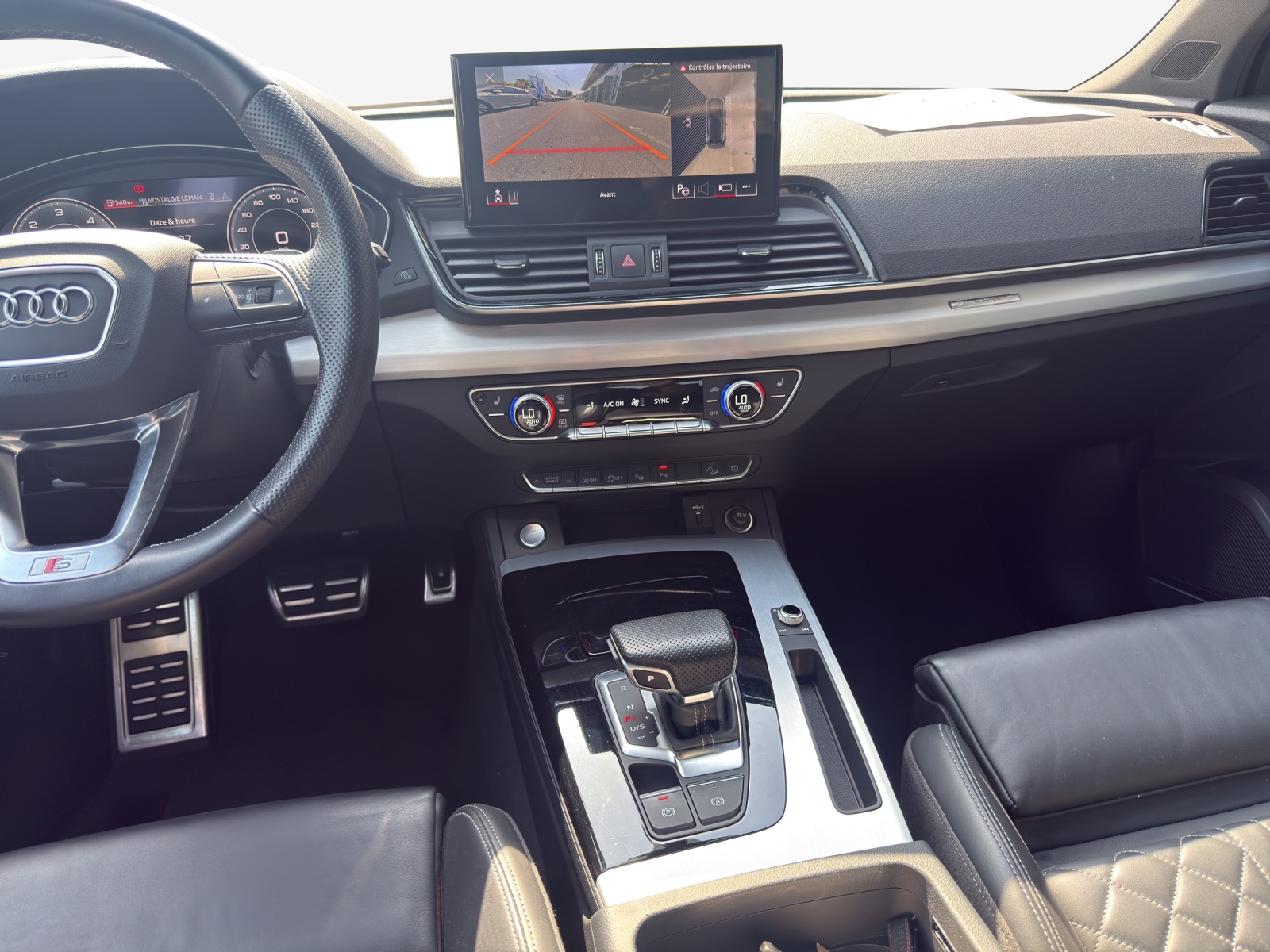 AUDI Q5 40 TDI Black Edition quattro S-tronic-image-10